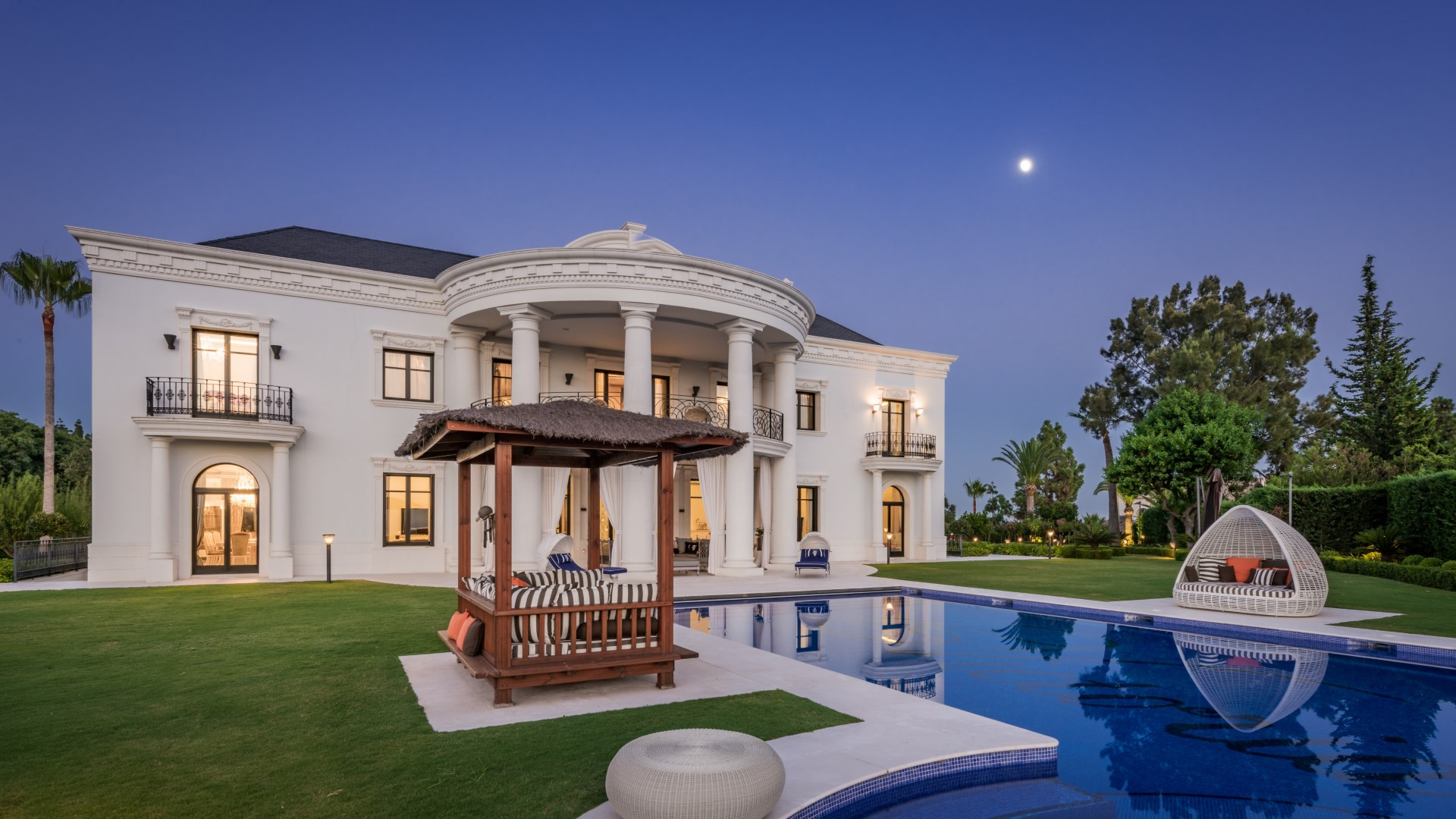 7 bedroom luxury villa in Hacienda las Chapas, Marbella