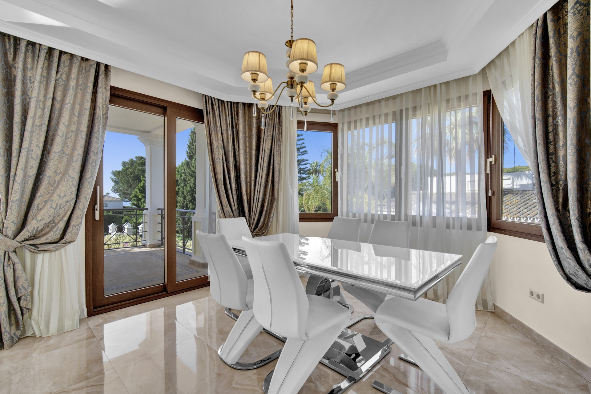 Spectacular 5-bedroom villa in Hacienda las Chapas, Marbella