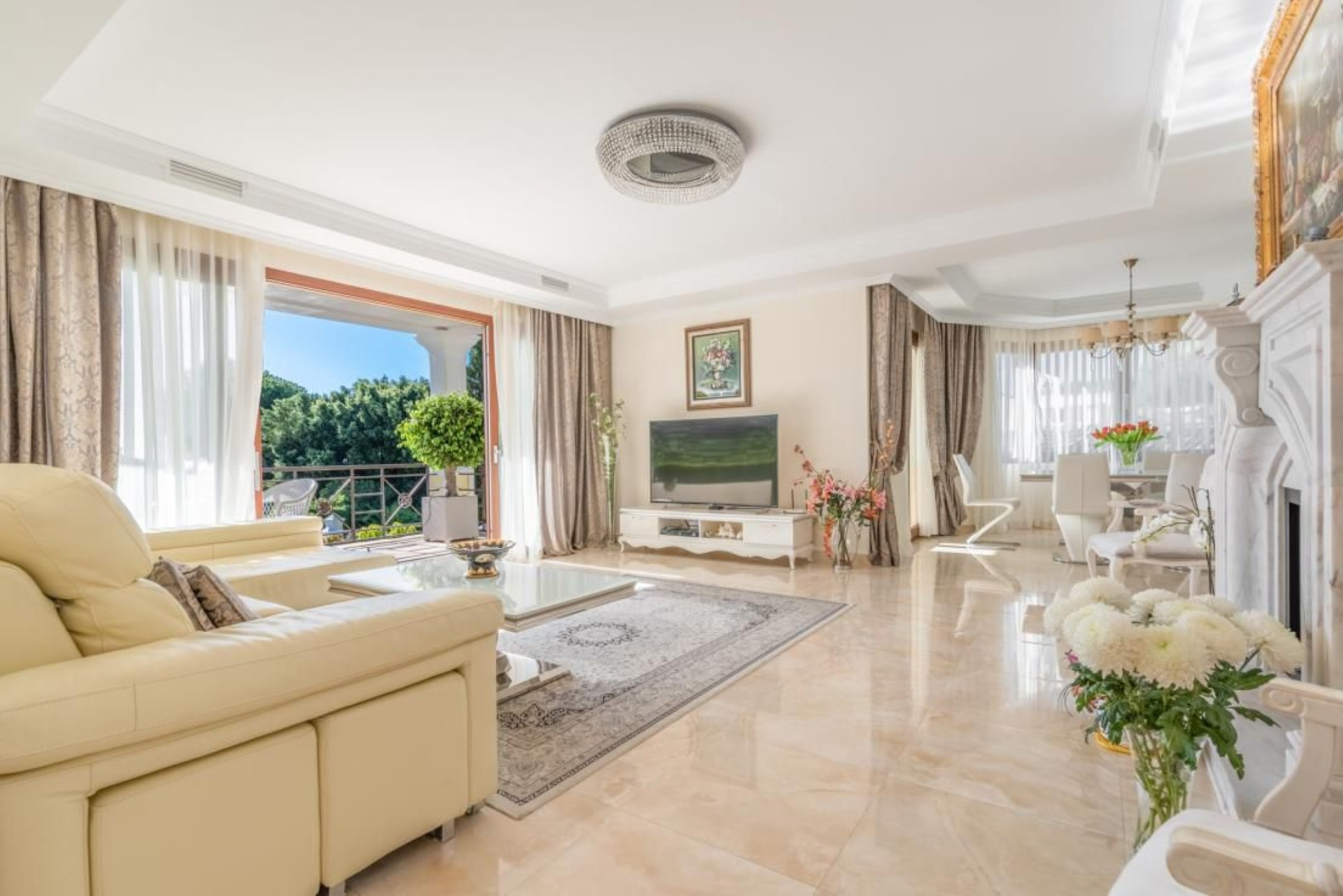 Espectacular villa de 5 dormitorios en Hacienda las Chapas, Marbella