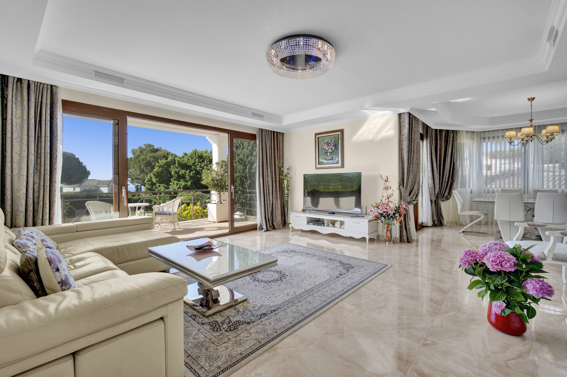 Spectacular 5-bedroom villa in Hacienda las Chapas, Marbella