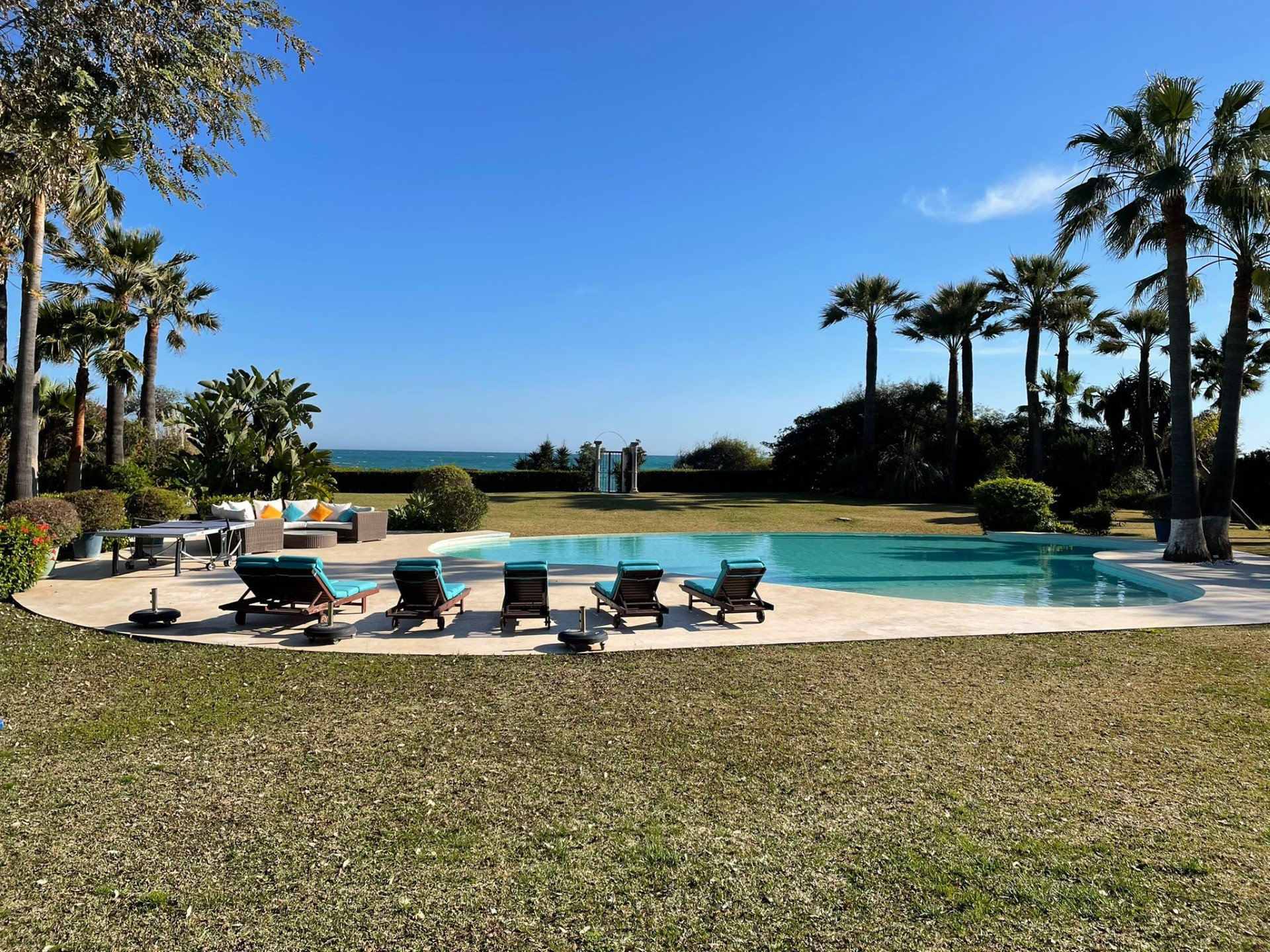 Luxury beachfront villa in El Paraiso Barronal, Estepona, Malaga