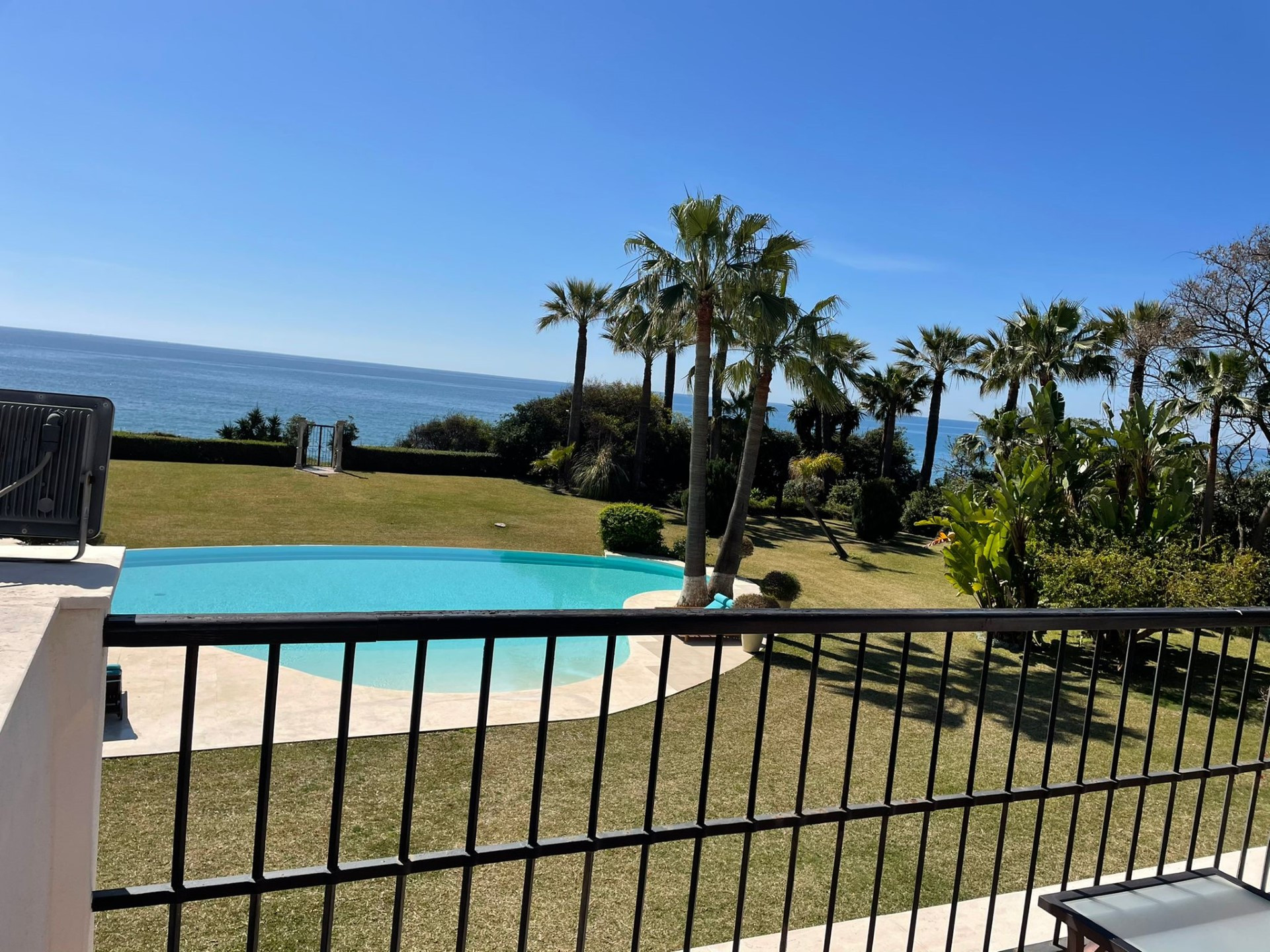 Luxury beachfront villa in El Paraiso Barronal, Estepona, Malaga