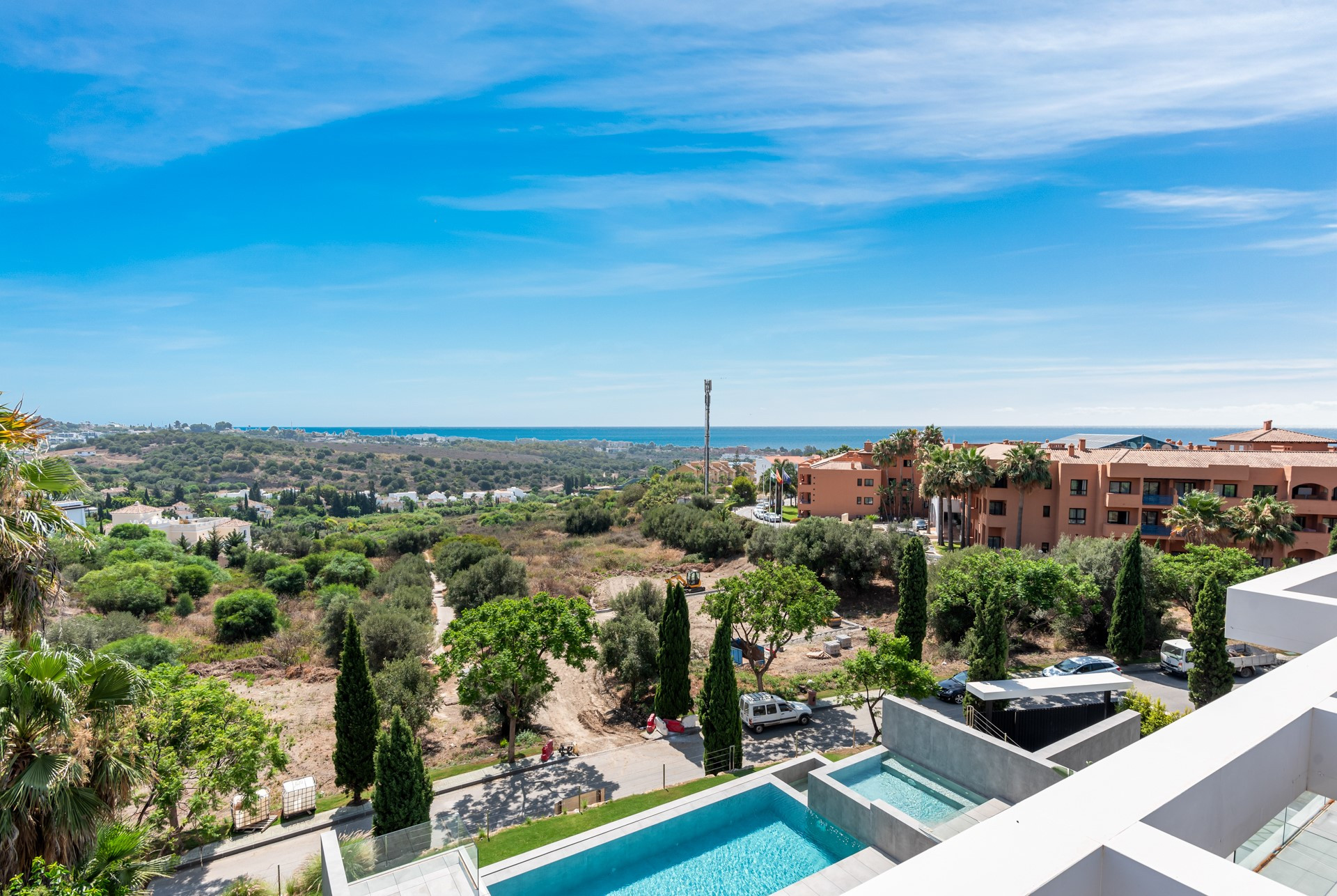 Villa de lujo de 5 dormitorios con vistas panorámicas en Los Flamingos Golf, Benahavis