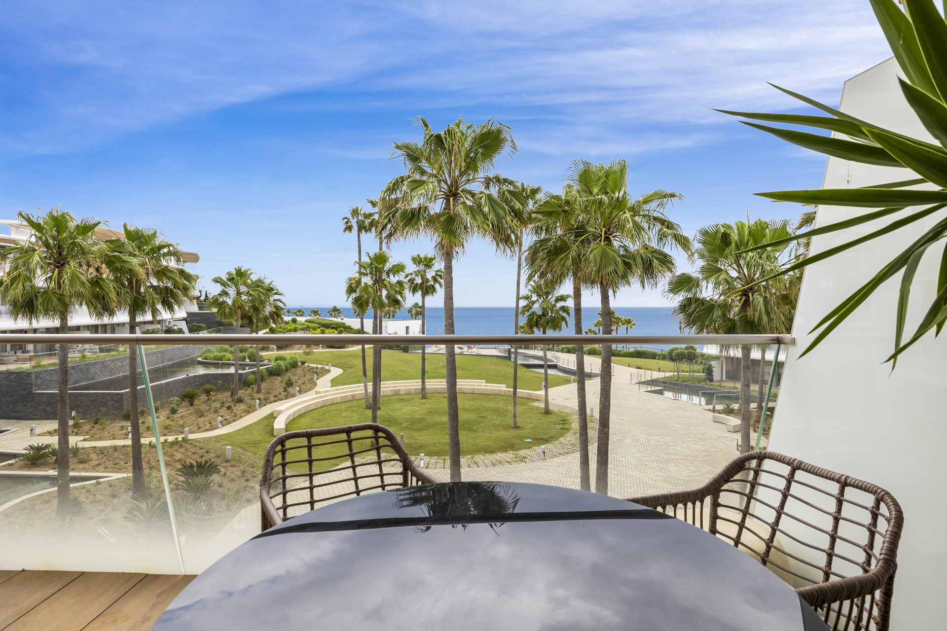 Exquisite frontline beach apartment in The Edge, Estepona