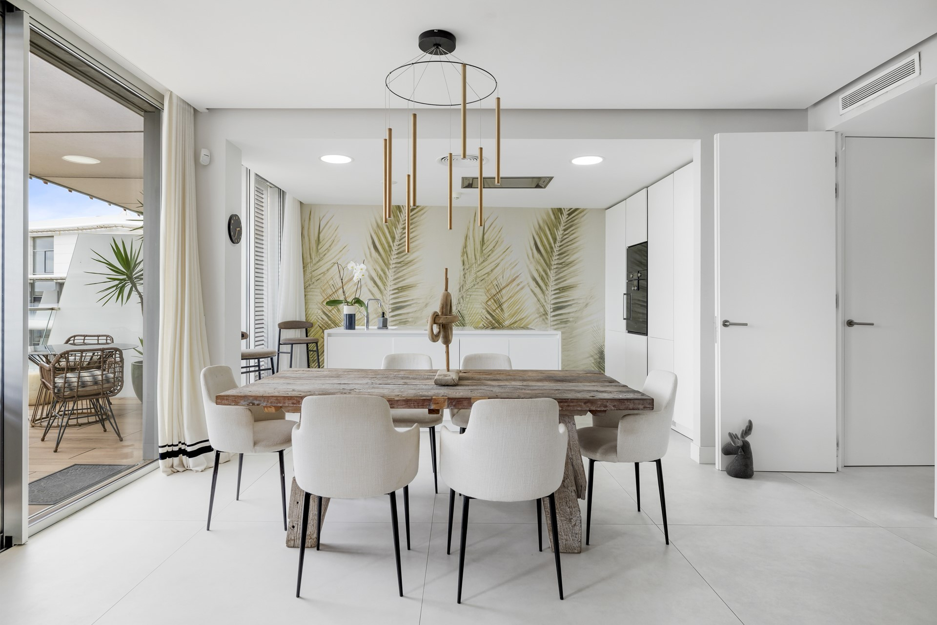 Exquisite frontline beach apartment in The Edge, Estepona