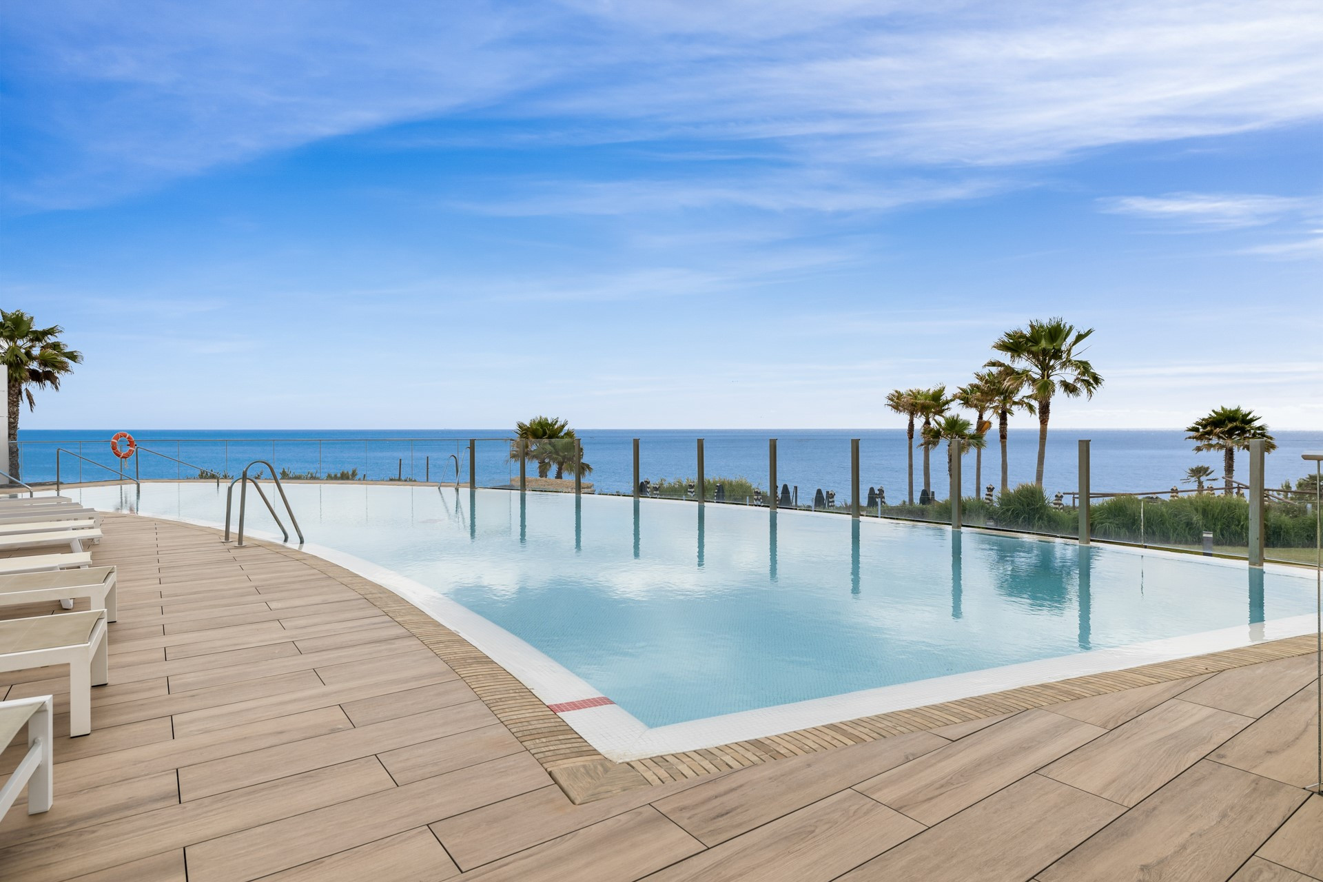 Exquisite frontline beach apartment in The Edge, Estepona