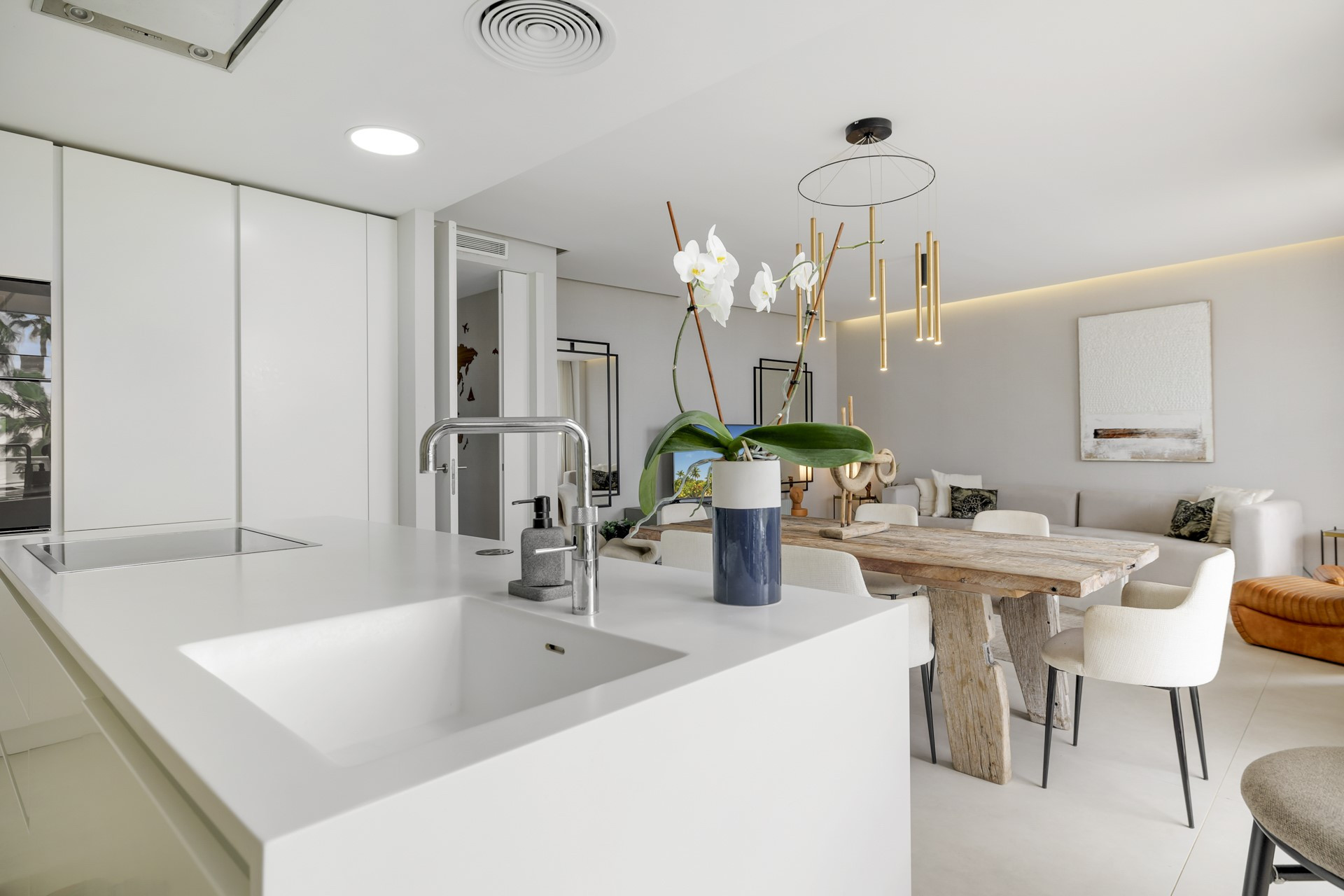 Exquisite frontline beach apartment in The Edge, Estepona