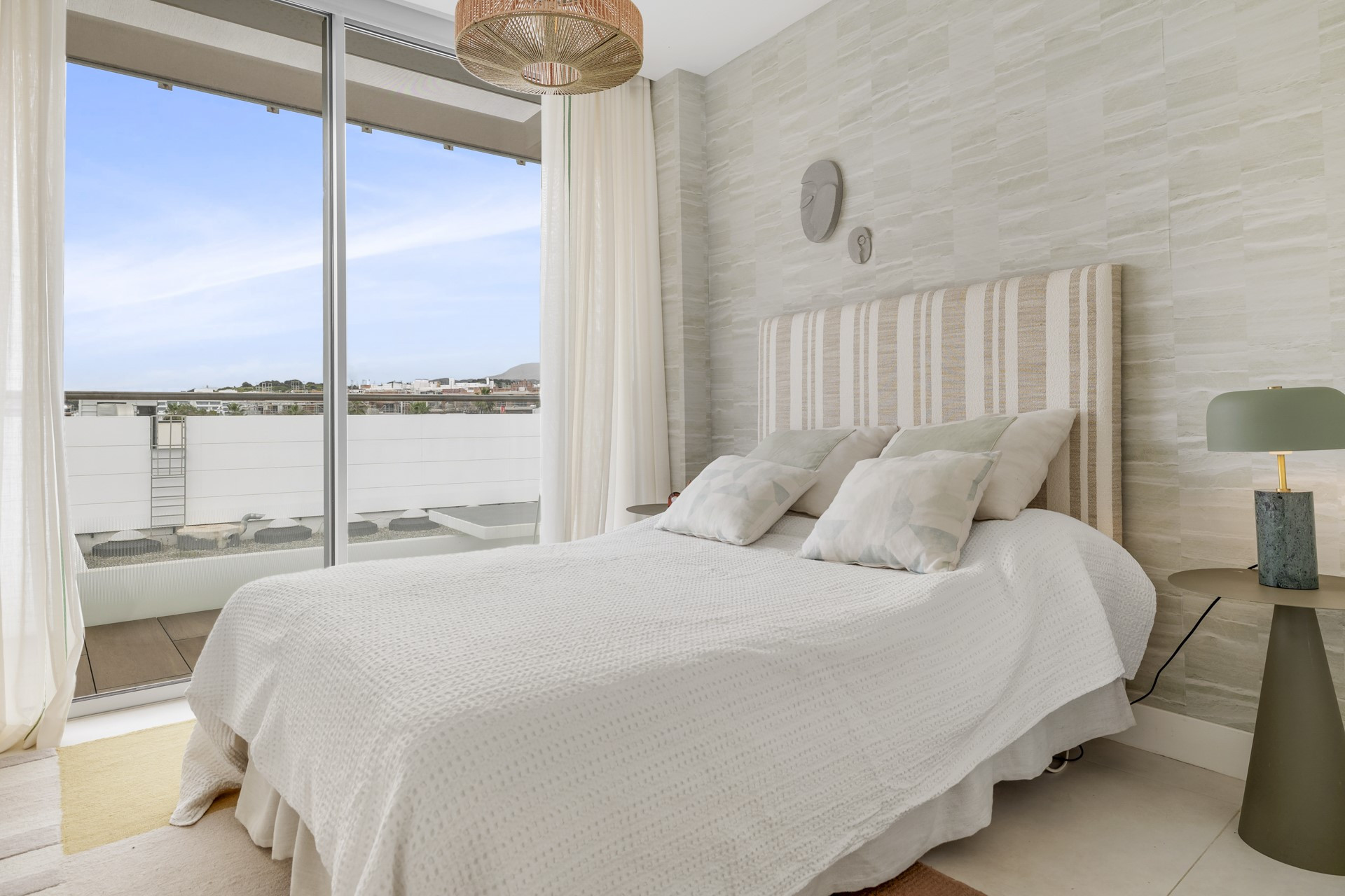 Exquisite frontline beach apartment in The Edge, Estepona