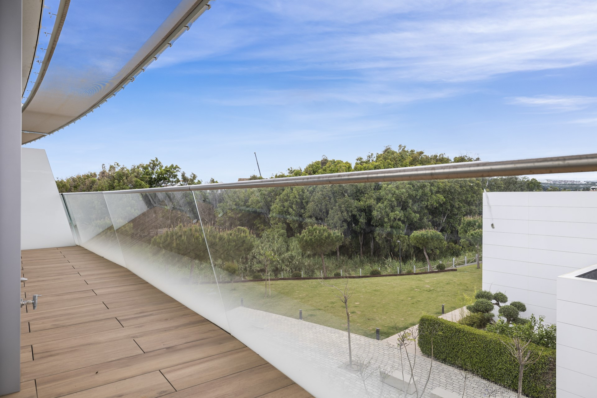 Exquisite frontline beach apartment in The Edge, Estepona