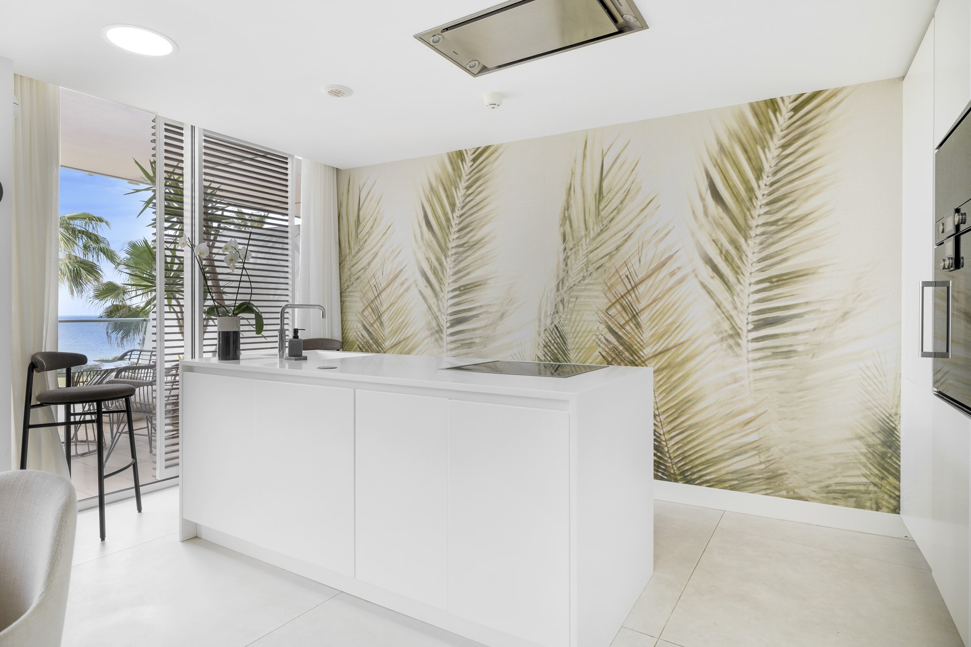 Exquisite frontline beach apartment in The Edge, Estepona