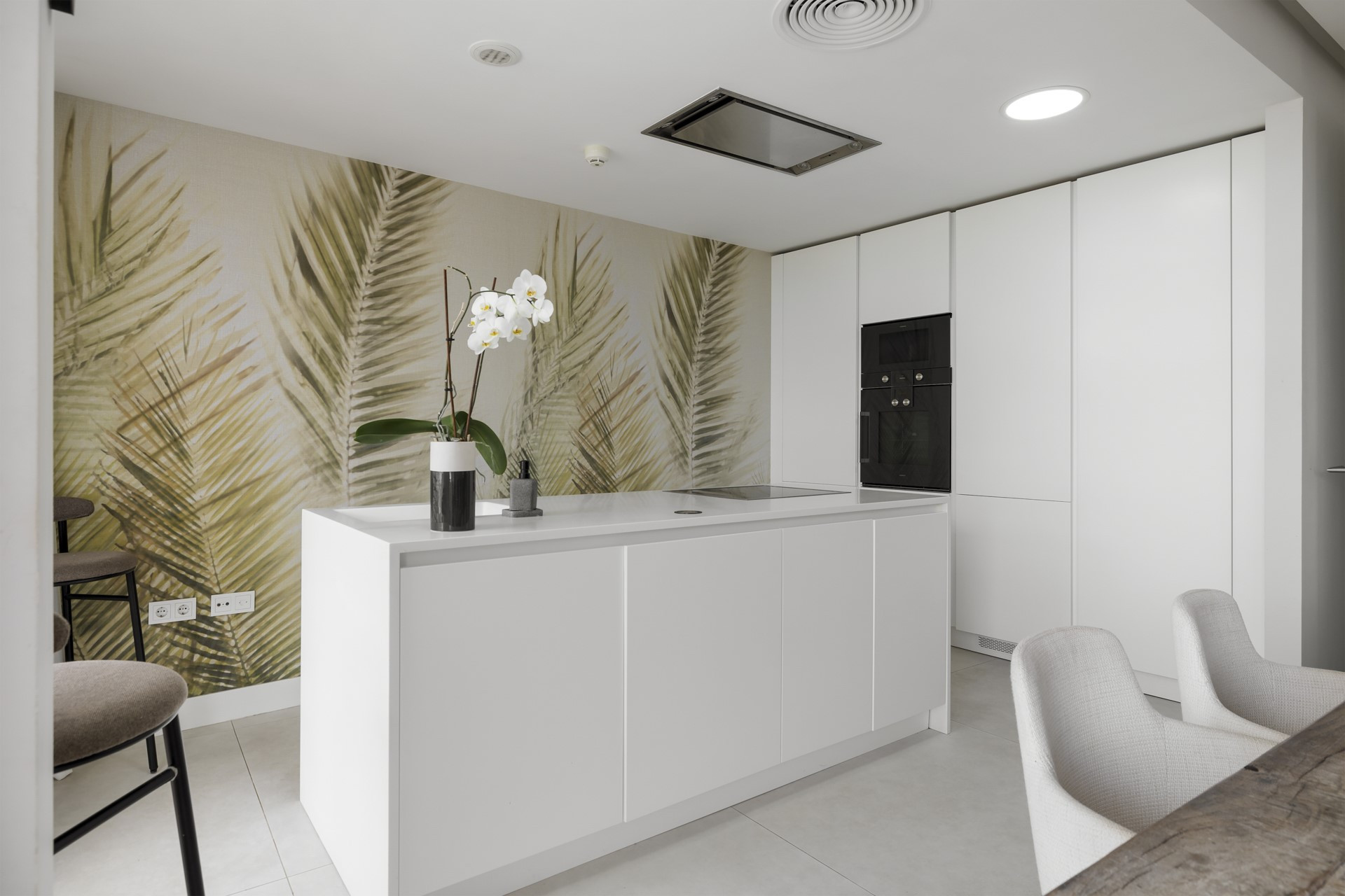 Exquisite frontline beach apartment in The Edge, Estepona