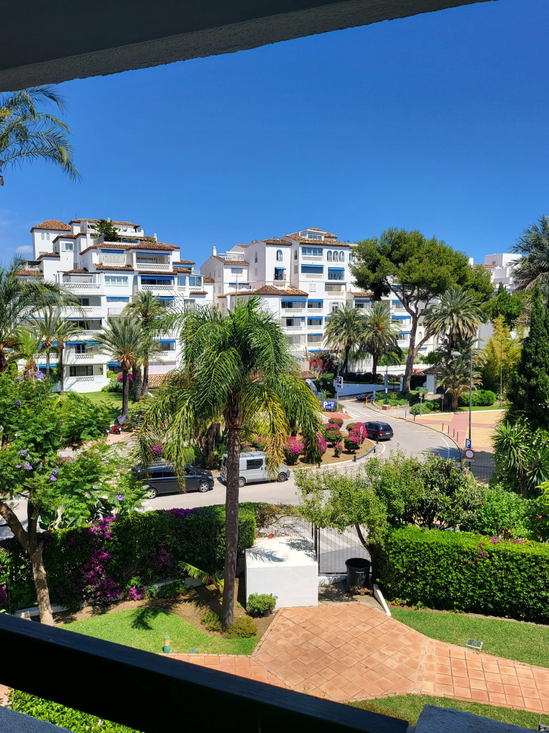 Beachside 2 bedroom apartment in Medina Gardens, Puerto Banús