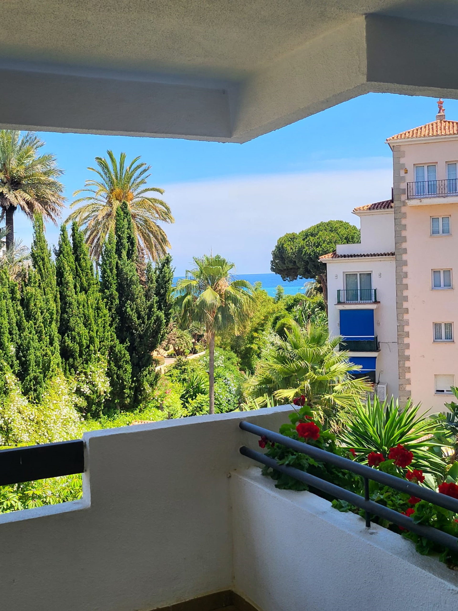 Beachside 2 bedroom apartment in Medina Gardens, Puerto Banús