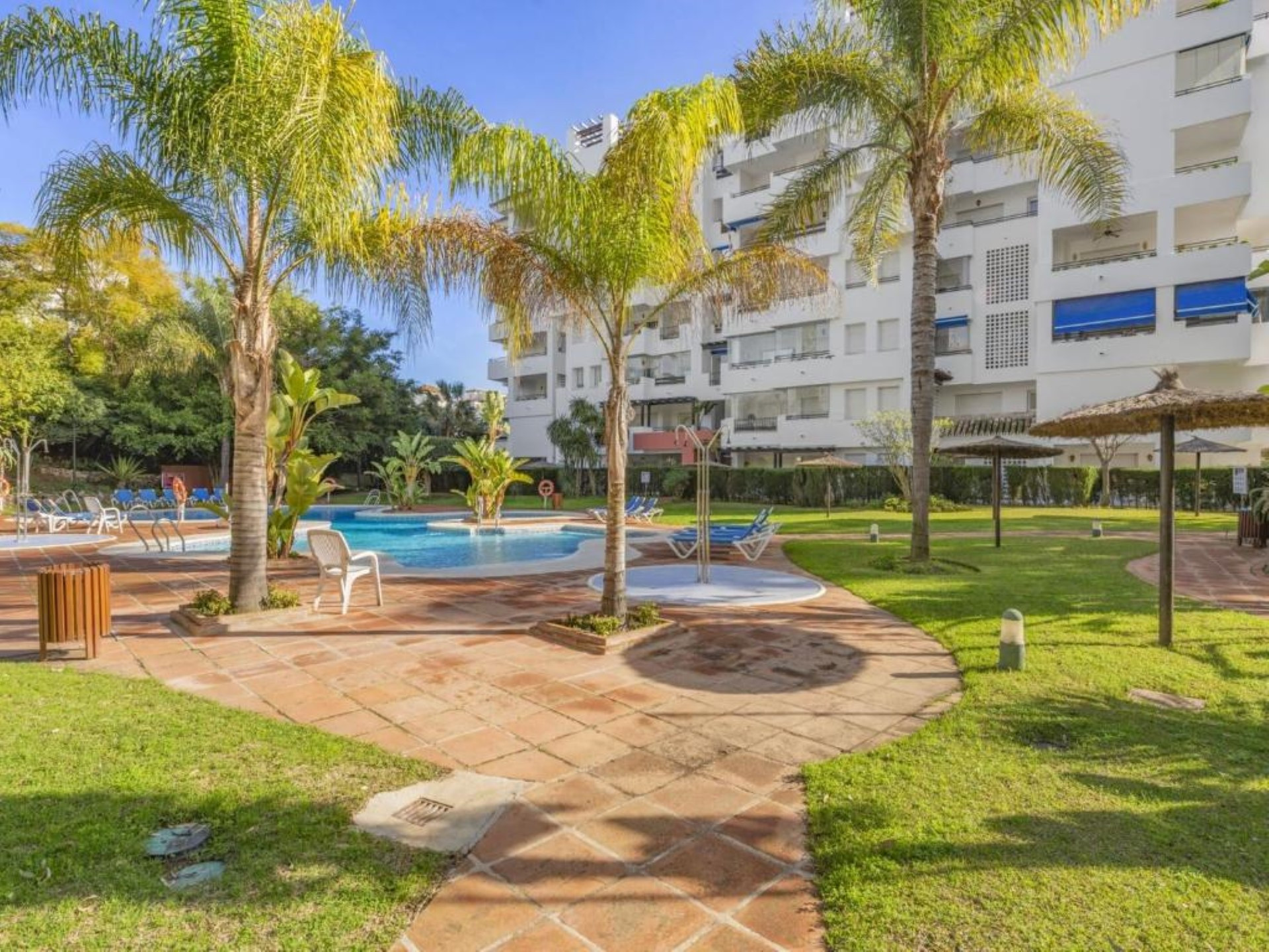 Beachside 2 bedroom apartment in Medina Gardens, Puerto Banús