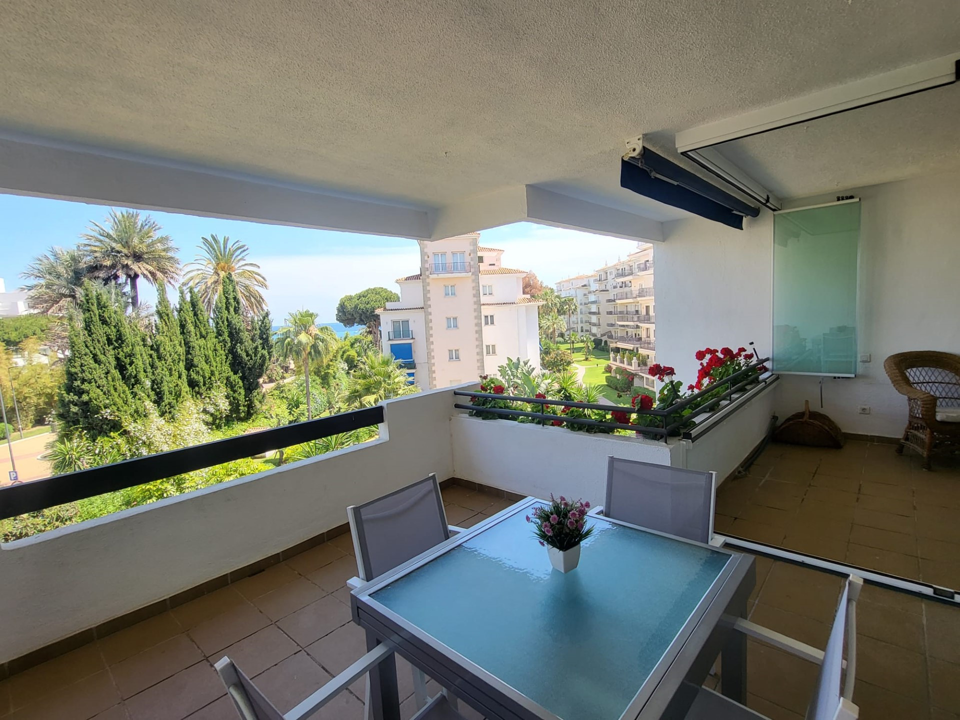 Beachside 2 bedroom apartment in Medina Gardens, Puerto Banús
