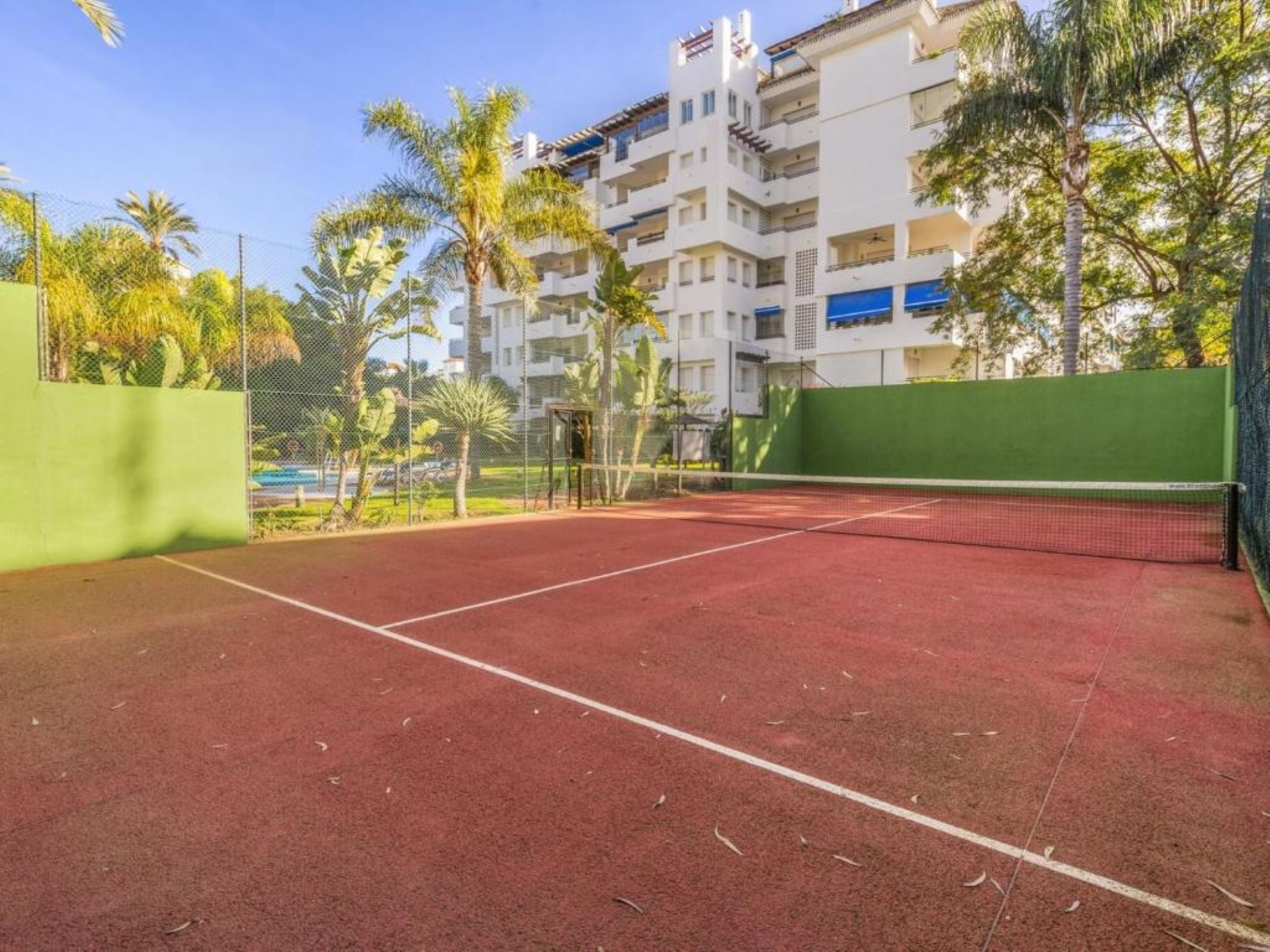 Beachside 2 bedroom apartment in Medina Gardens, Puerto Banús