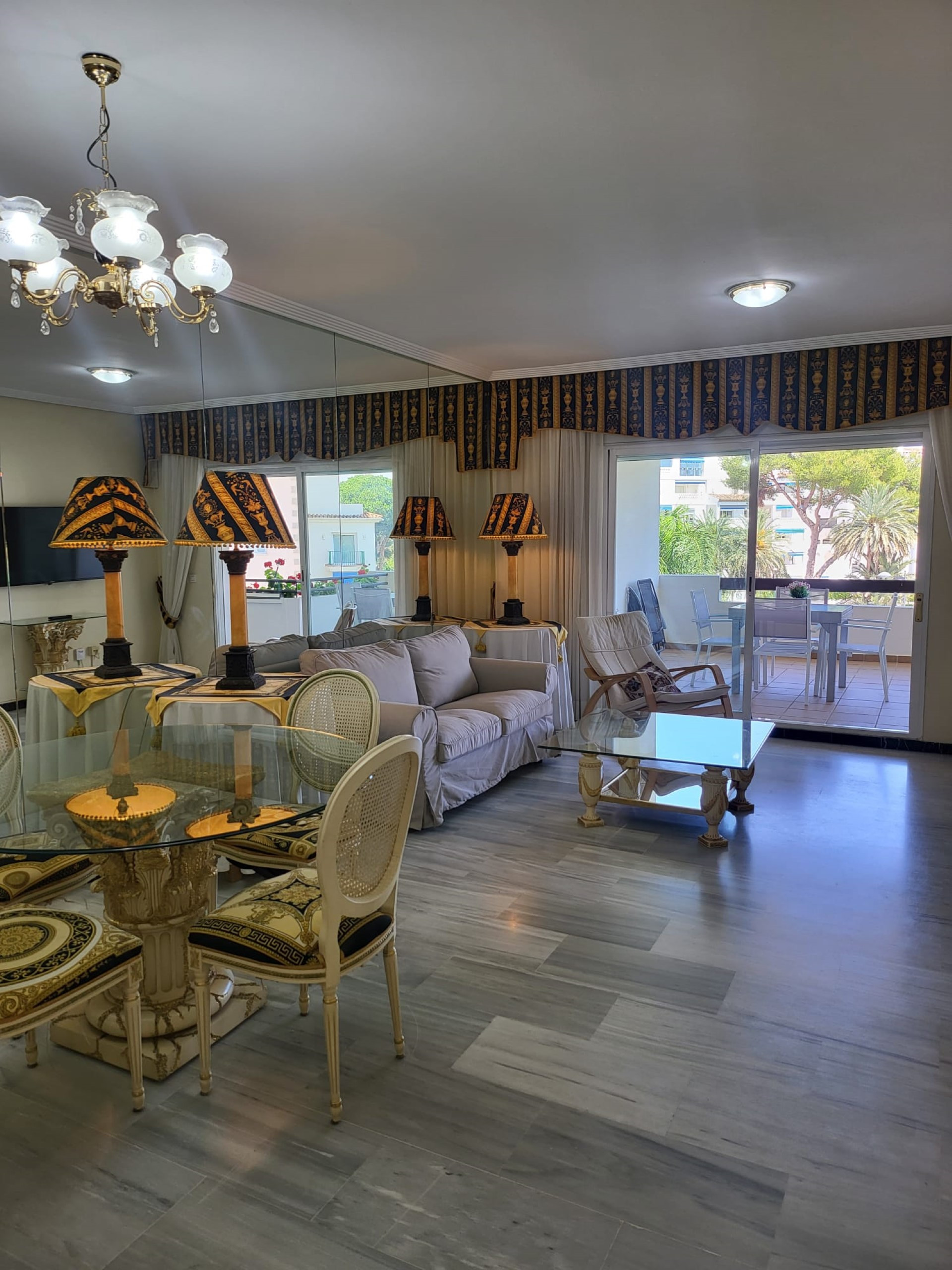 Beachside 2 bedroom apartment in Medina Gardens, Puerto Banús
