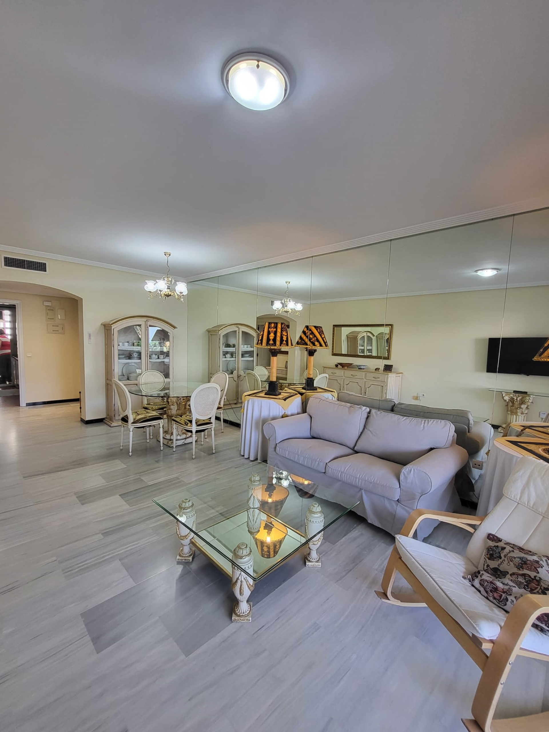 Beachside 2 bedroom apartment in Medina Gardens, Puerto Banús