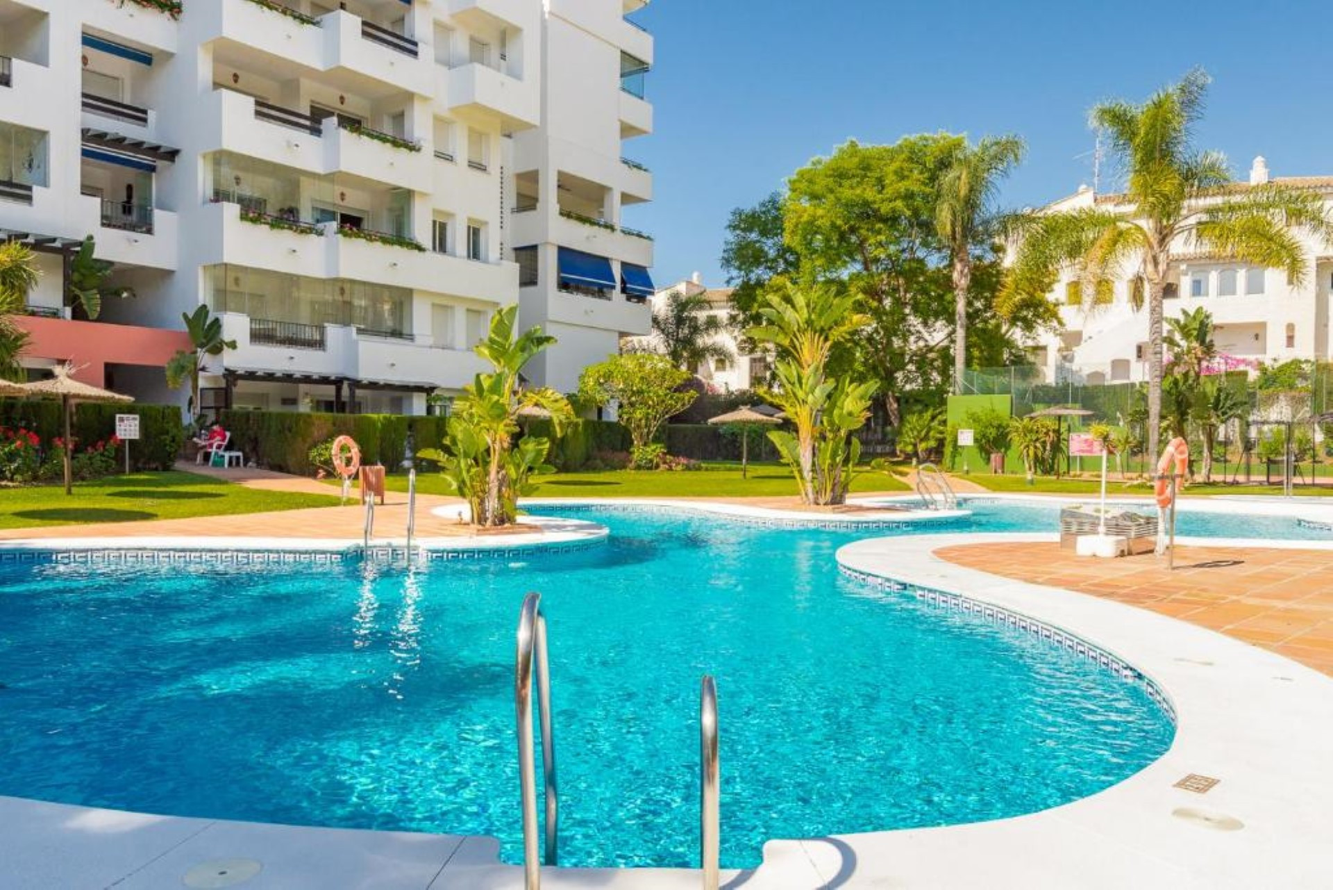 Beachside 2 bedroom apartment in Medina Gardens, Puerto Banús