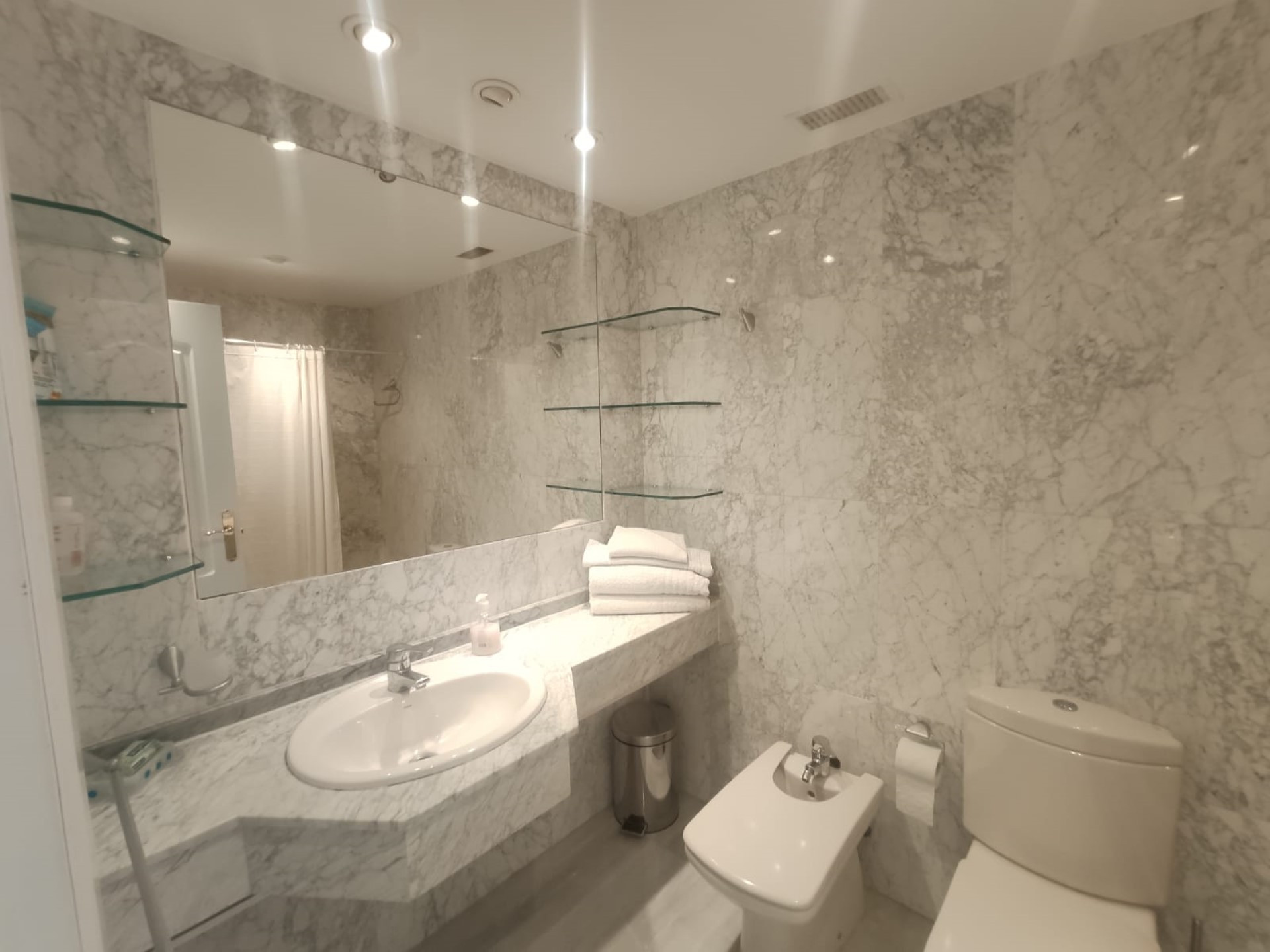 Beachside 2 bedroom apartment in Medina Gardens, Puerto Banús