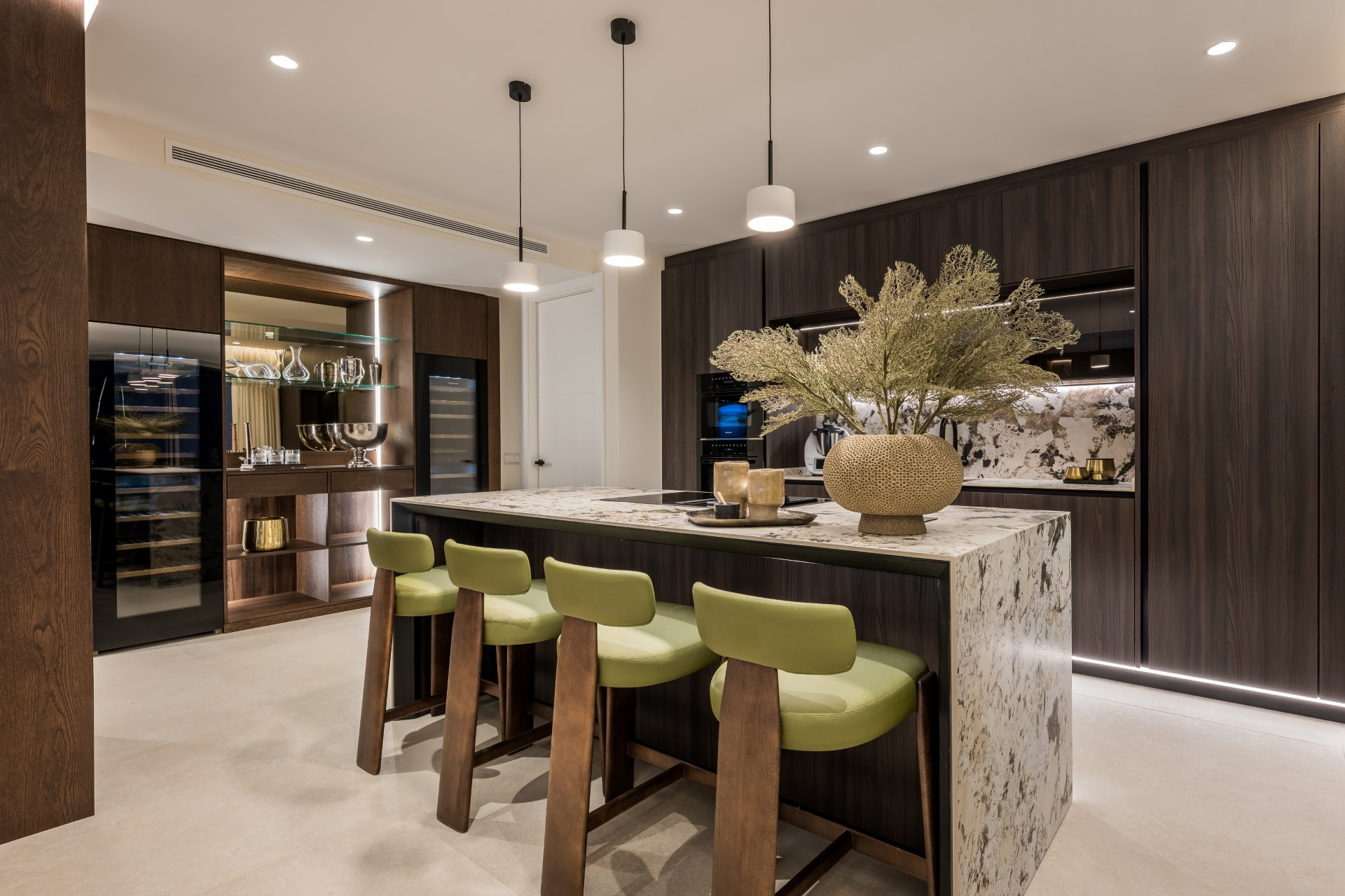 Elegant coastal living apartment in Los Monteros Palm Beach