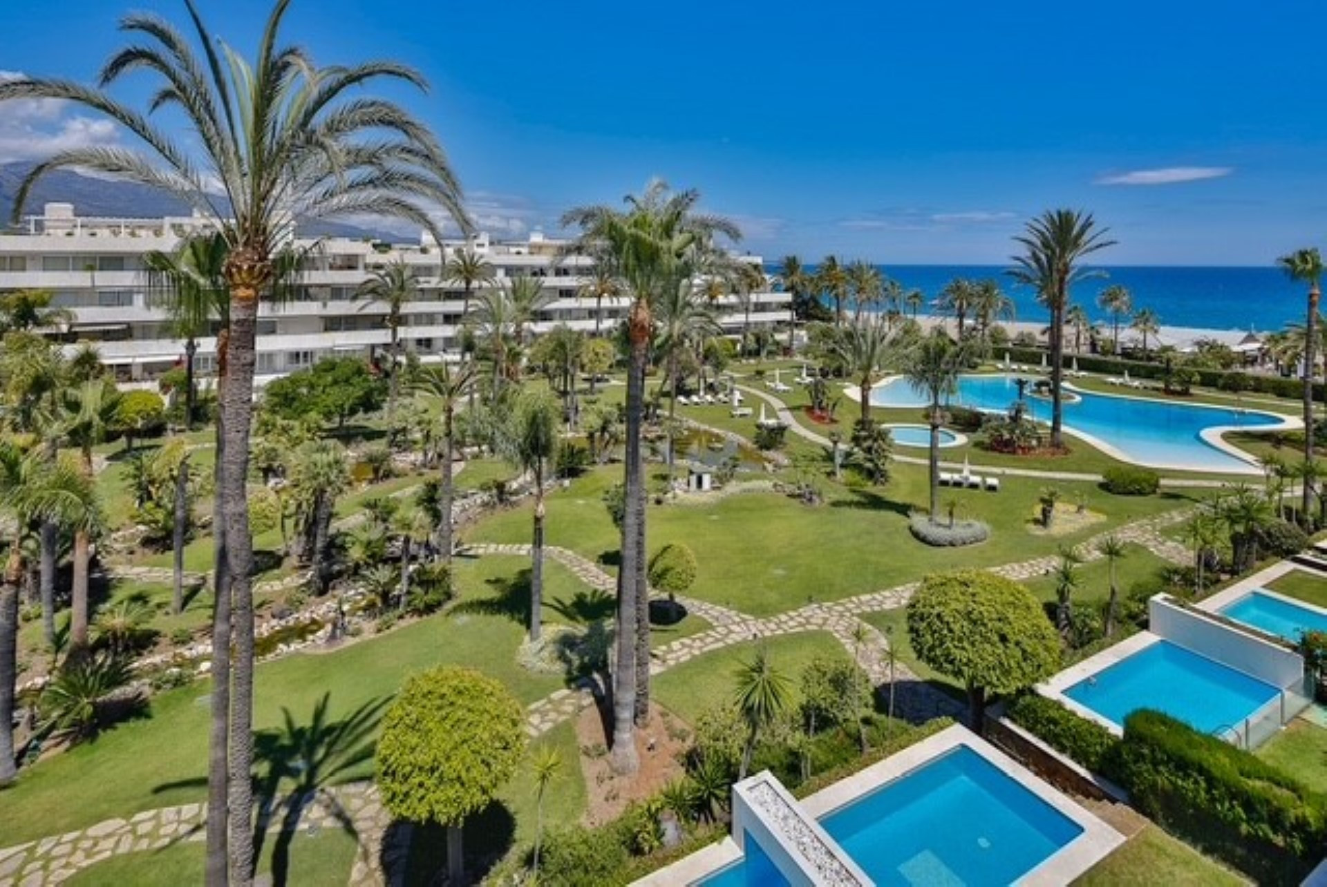 Exceptional Beachfront Penthouse in Los Granados, Marbella - Puerto Banus