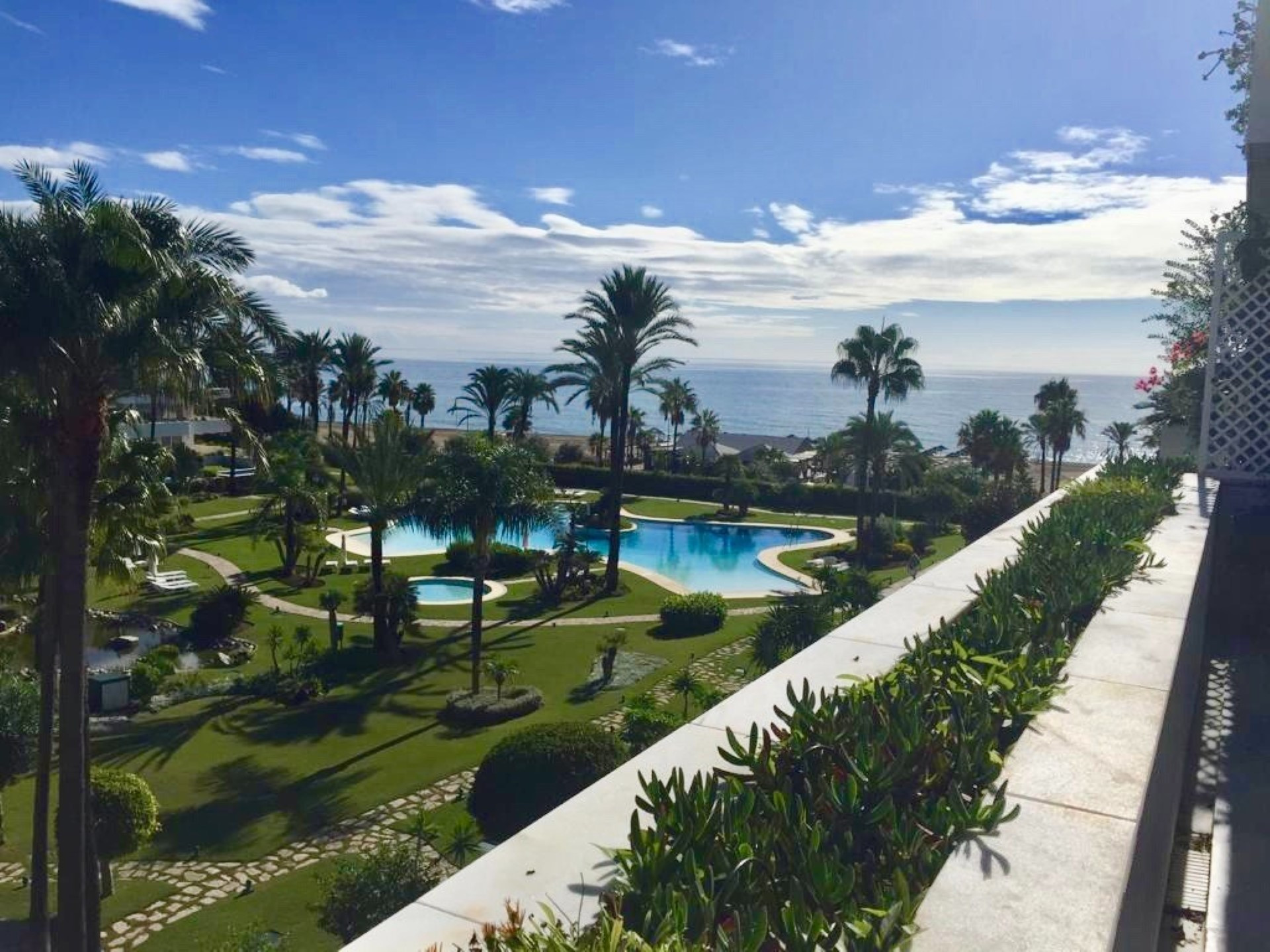 Exceptional Beachfront Penthouse in Los Granados, Marbella - Puerto Banus