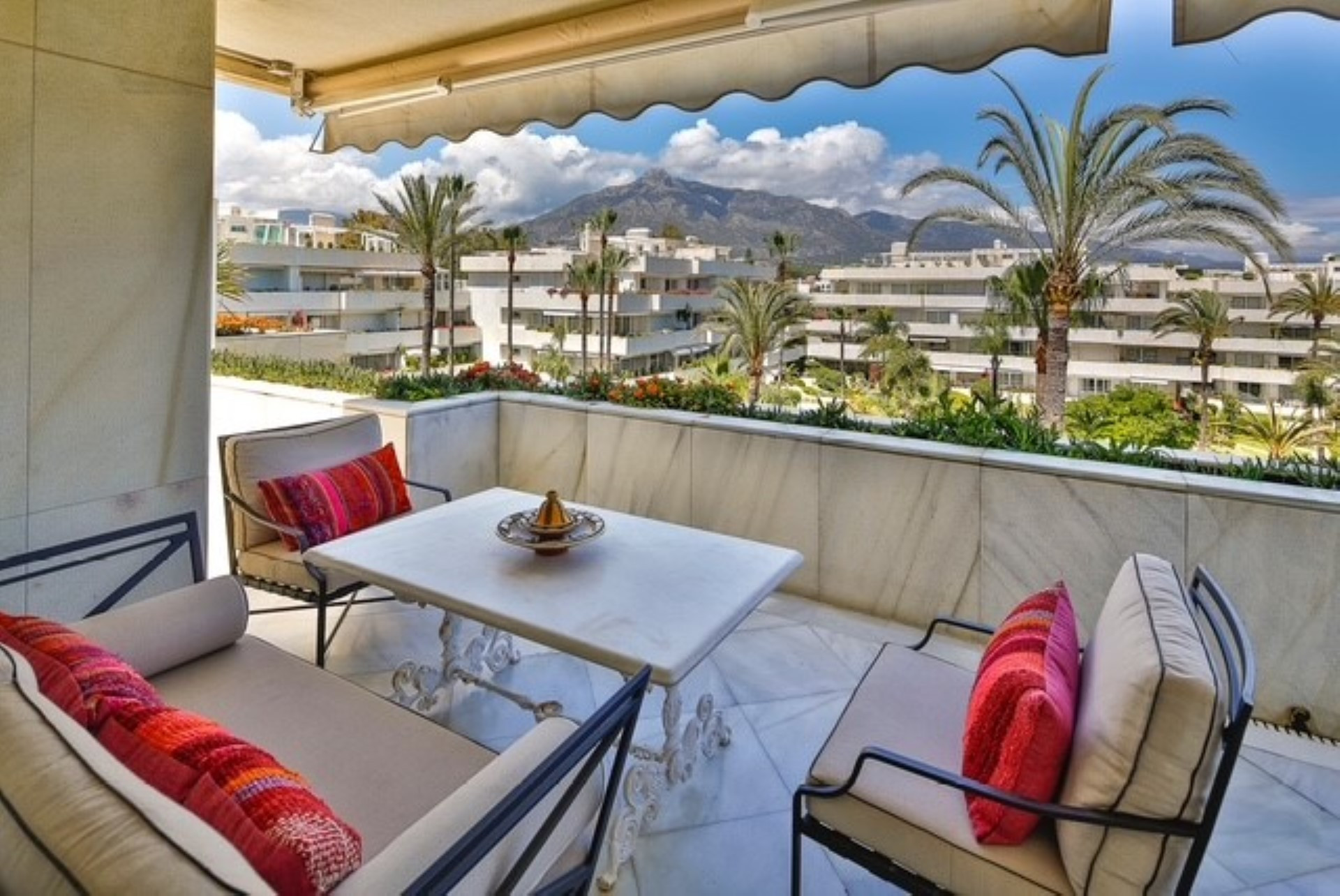 Exceptional Beachfront Penthouse in Los Granados, Marbella - Puerto Banus
