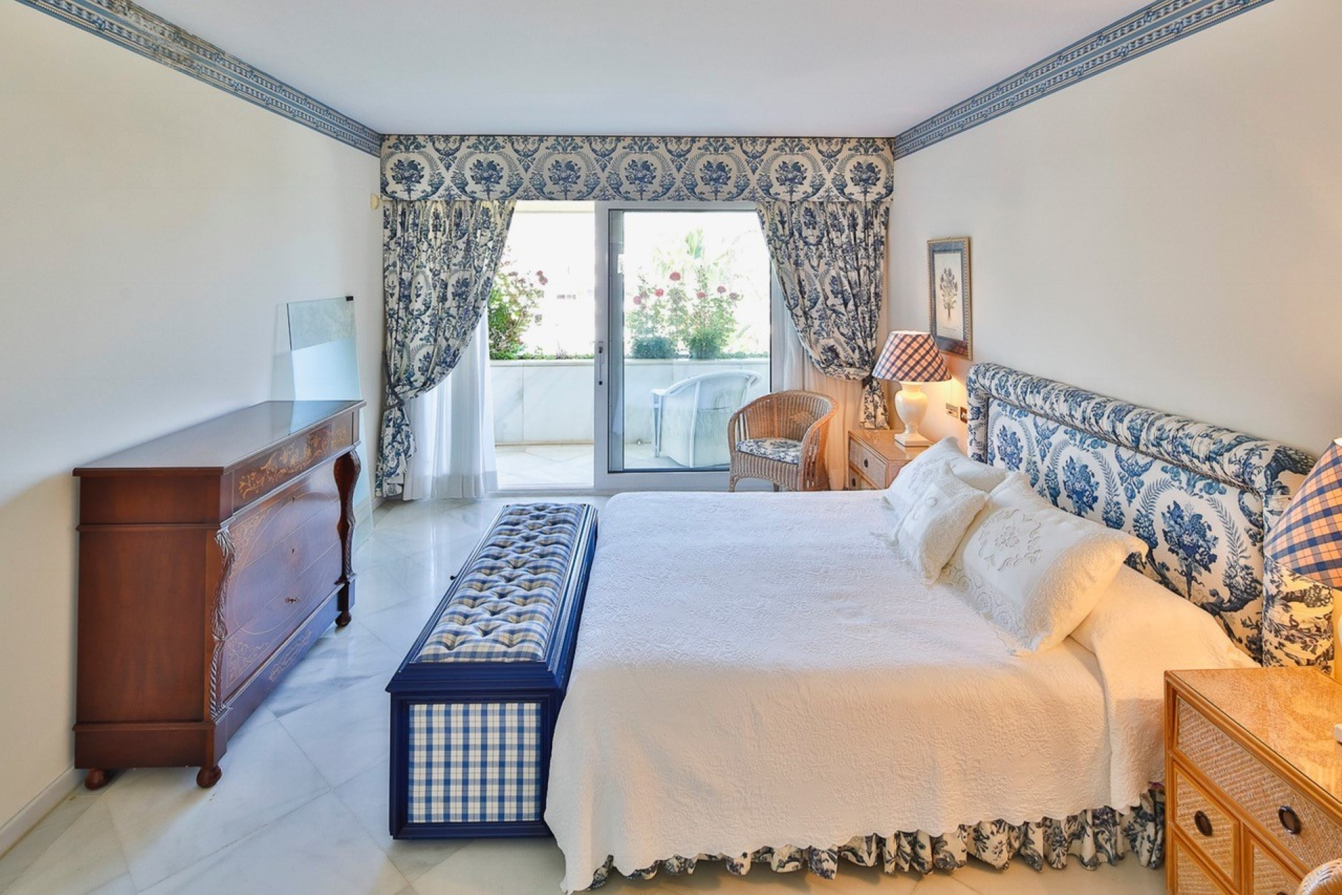 Exceptional Beachfront Penthouse in Los Granados, Marbella - Puerto Banus