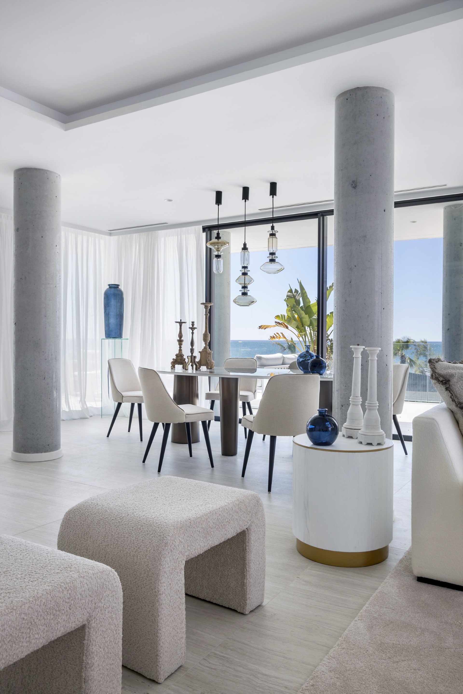 Luxurious beachfront apartment in Estepona West