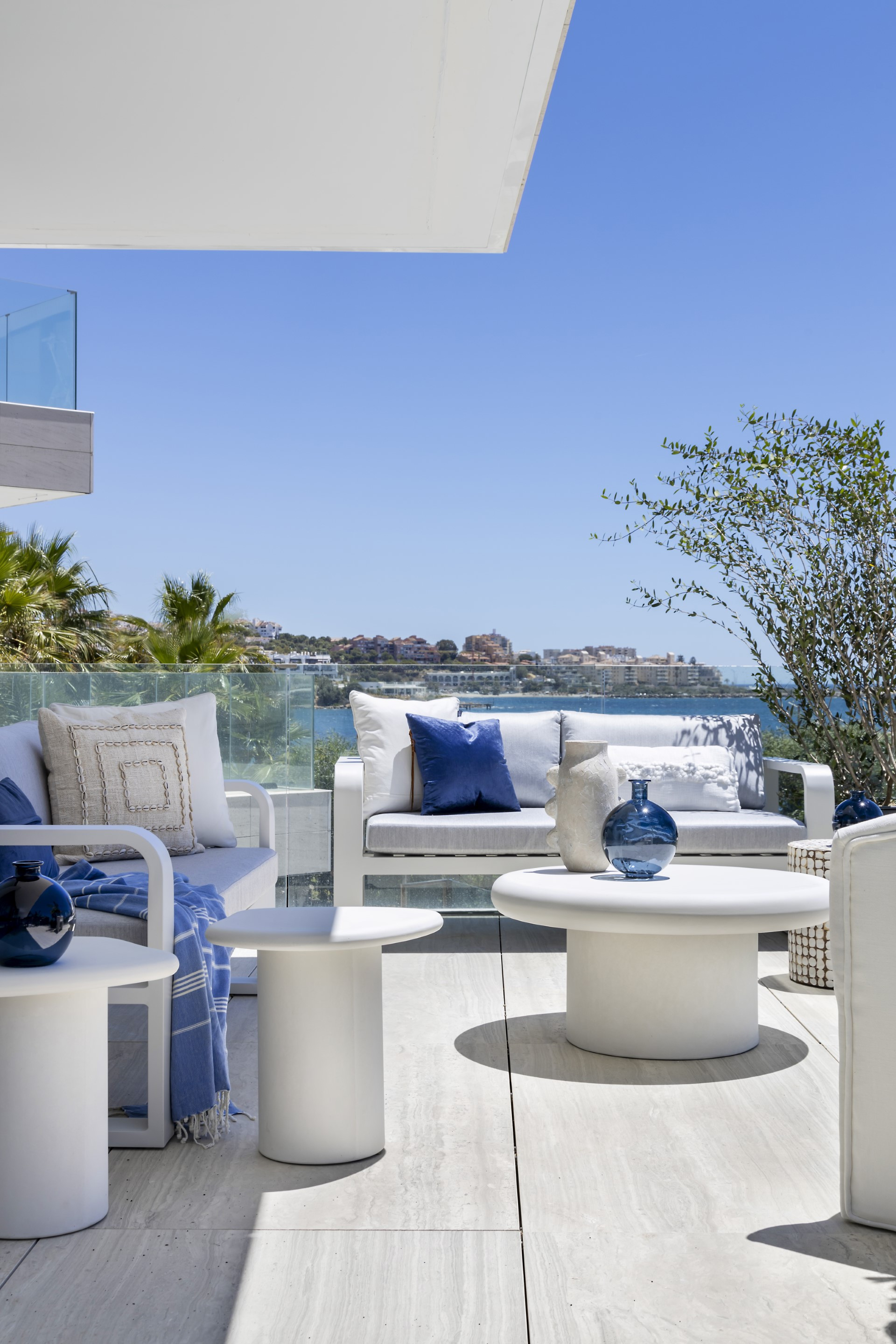 Luxurious beachfront apartment in Estepona West