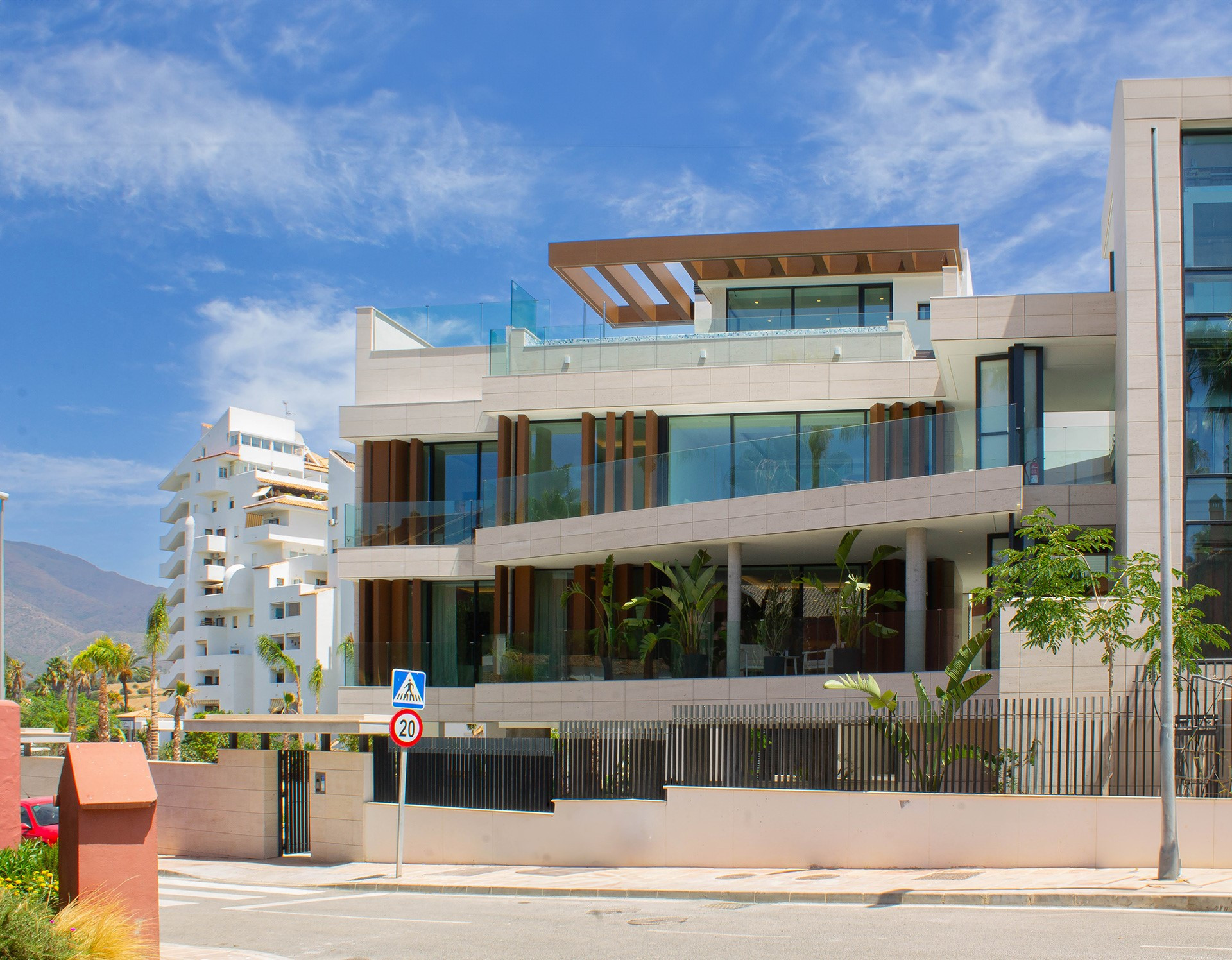 Luxurious beachfront apartment in Estepona West
