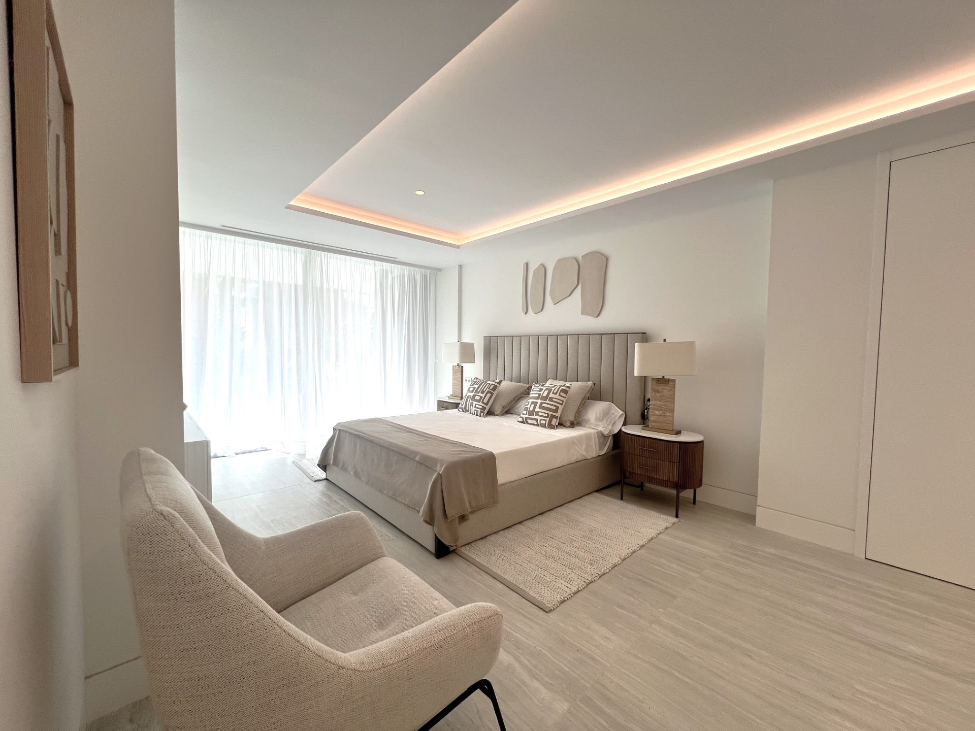 Luxurious beachfront apartment in Estepona West