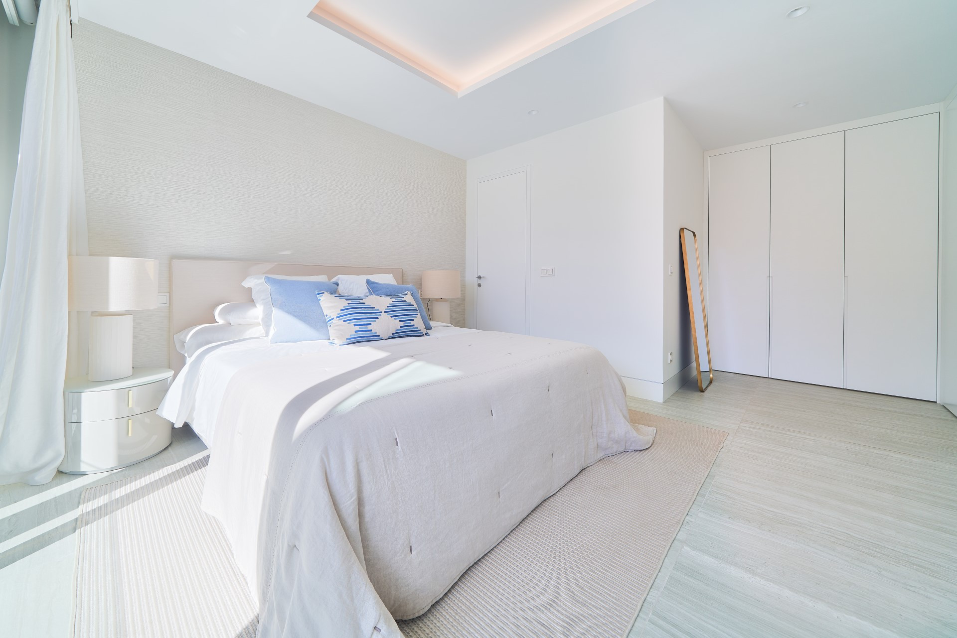 Exclusive Beachfront Apartment in Estepona West