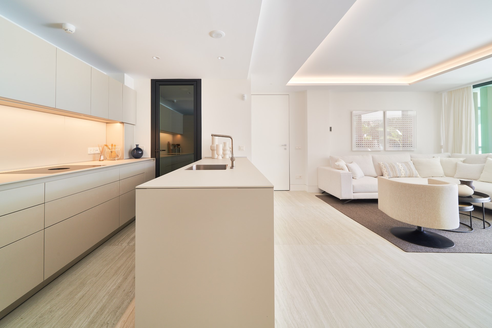 Exclusive Beachfront Apartment in Estepona West