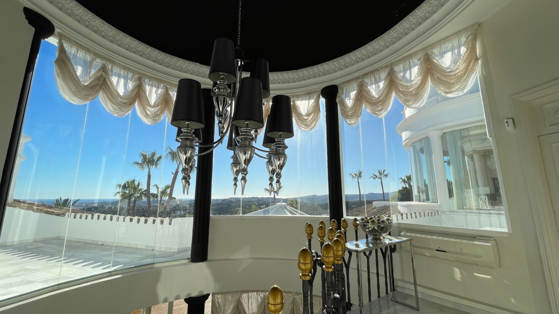 Magnífica villa de 8 dormitorios con vistas panorámicas en Mijas Pueblo