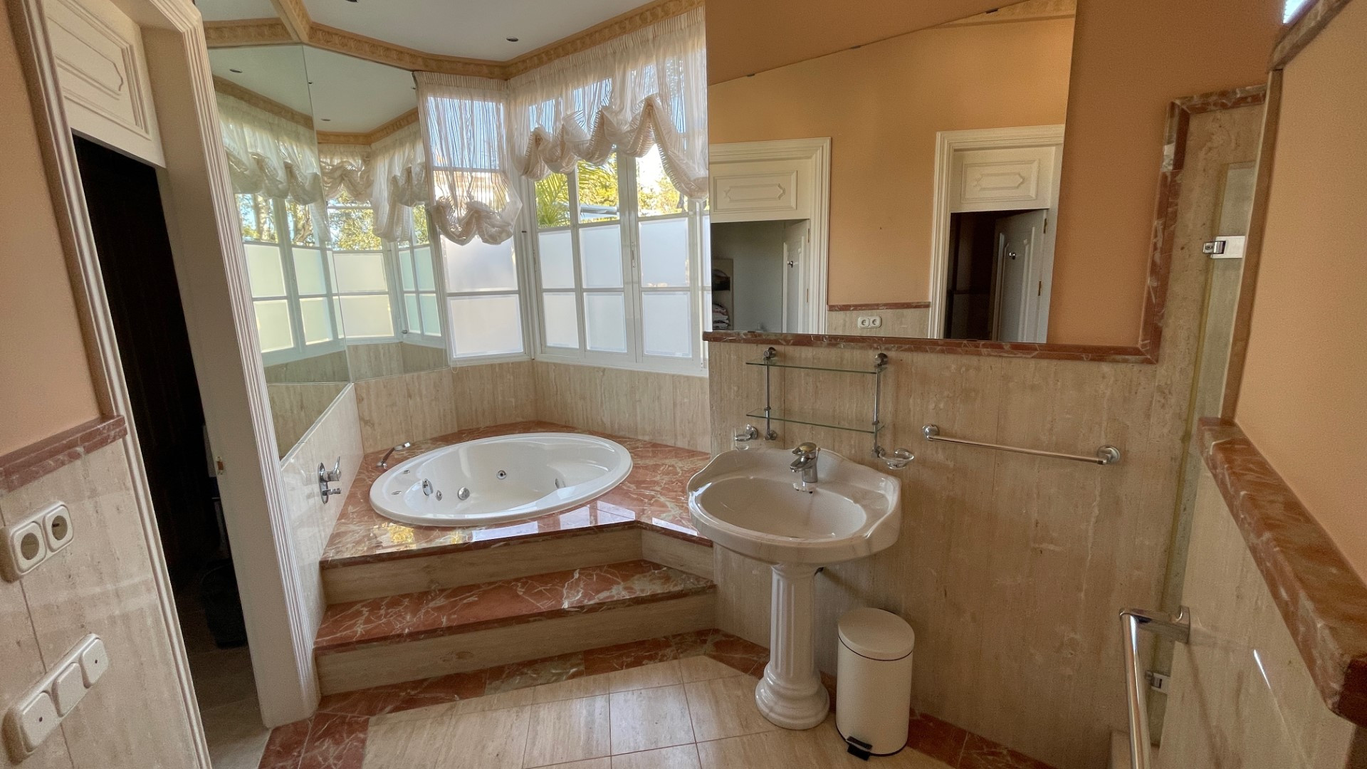 Magnífica villa de 8 dormitorios con vistas panorámicas en Mijas Pueblo