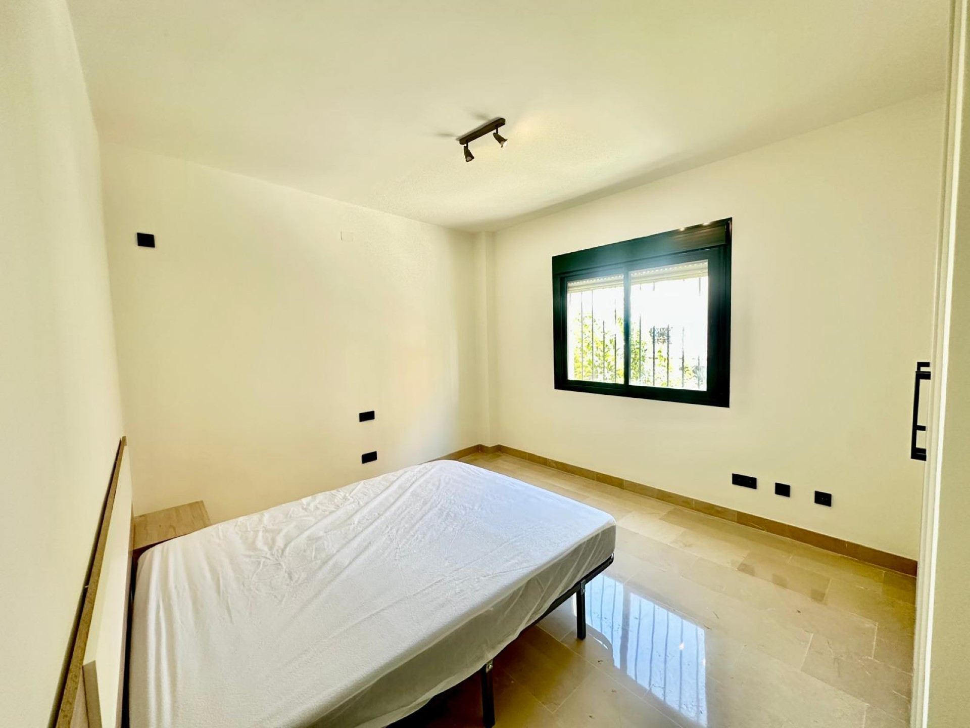 Immaculate 2 bedroom apartment in Guadalcantara, San Pedro town center