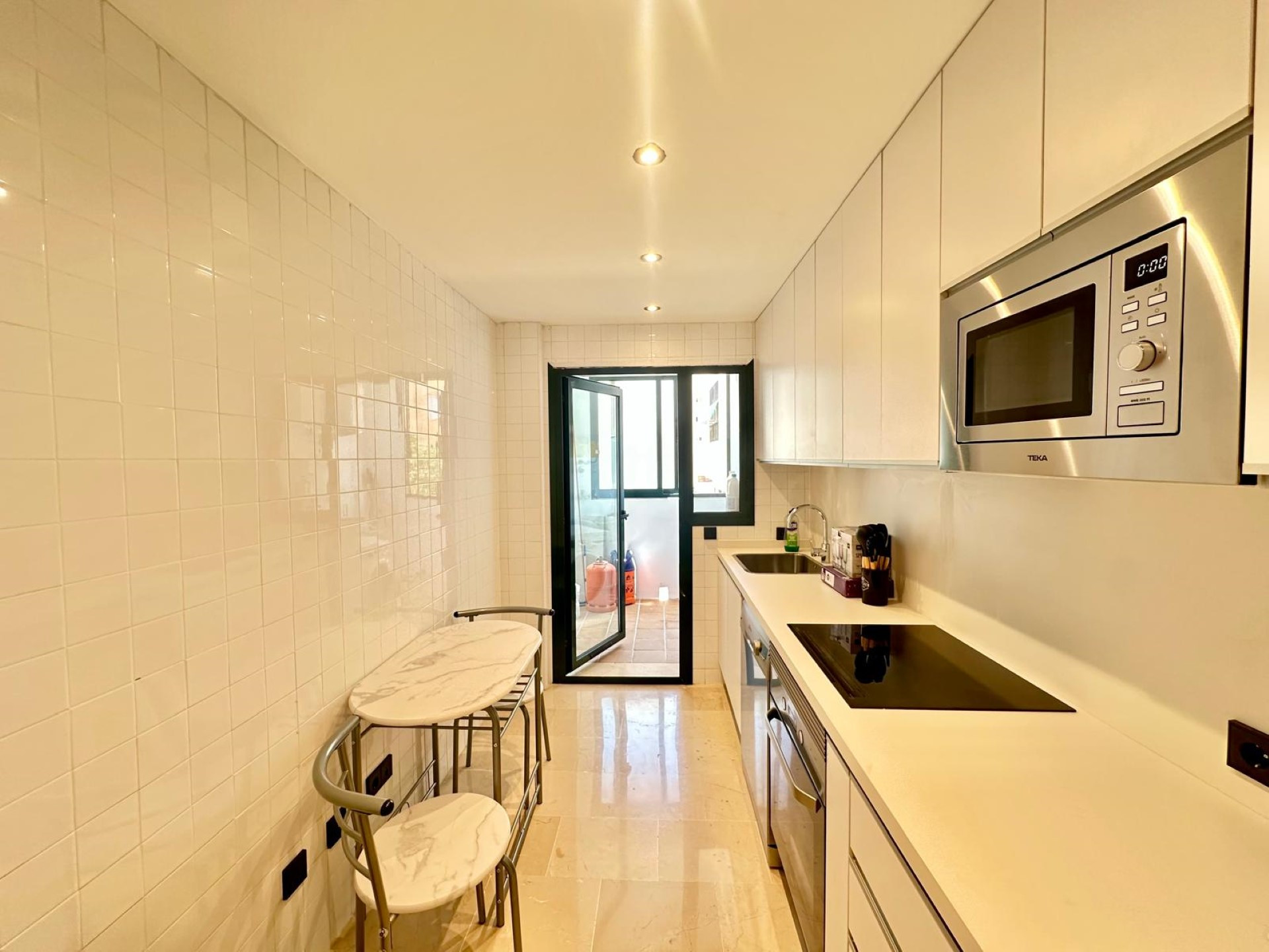 Immaculate 2 bedroom apartment in Guadalcantara, San Pedro town center