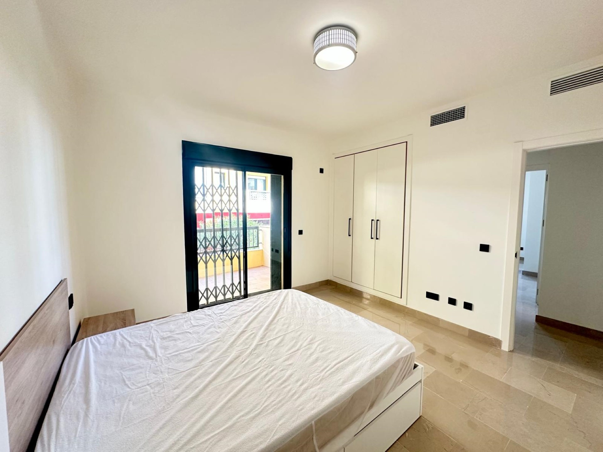 Immaculate 2 bedroom apartment in Guadalcantara, San Pedro town center