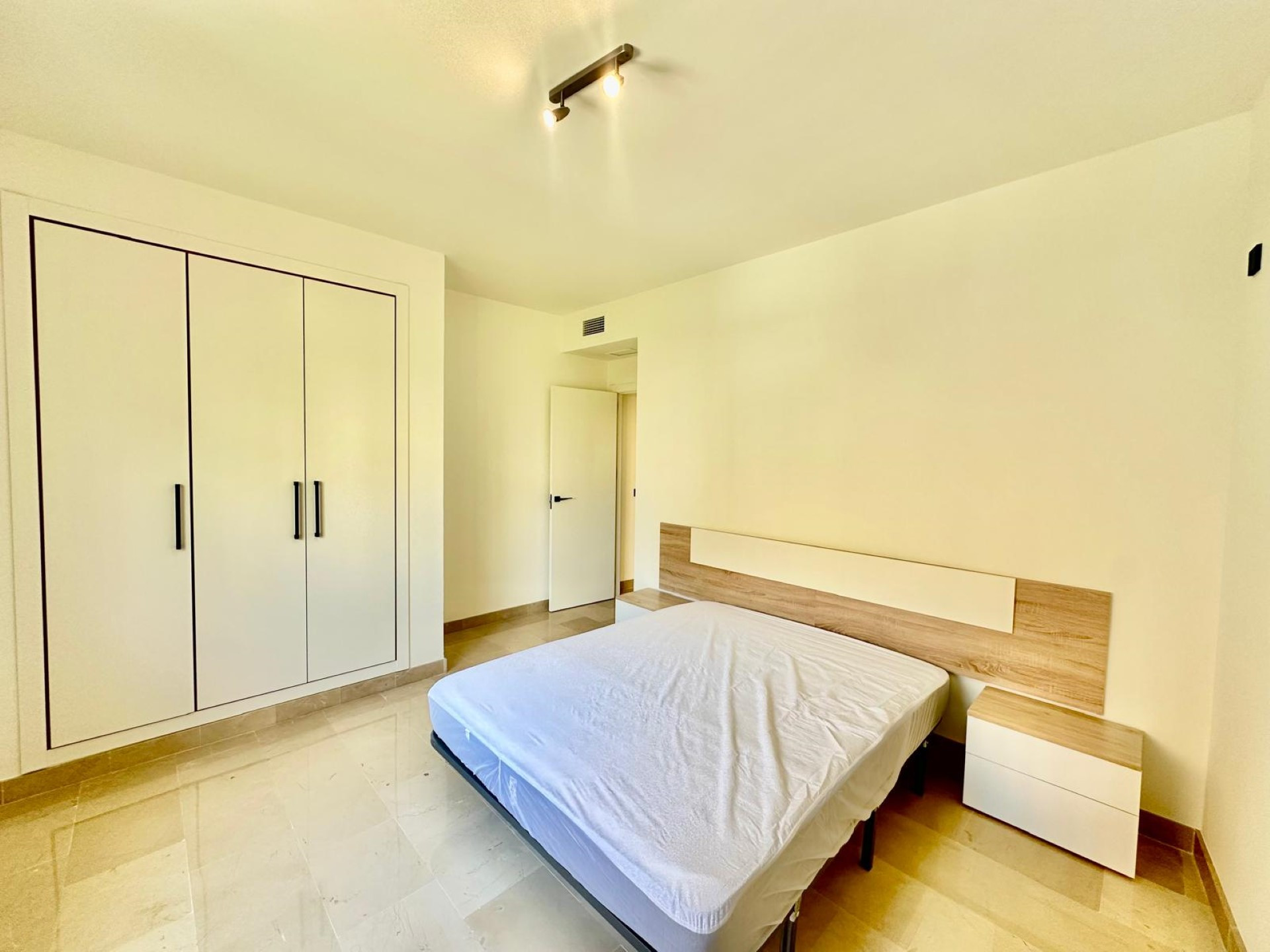 Immaculate 2 bedroom apartment in Guadalcantara, San Pedro town center