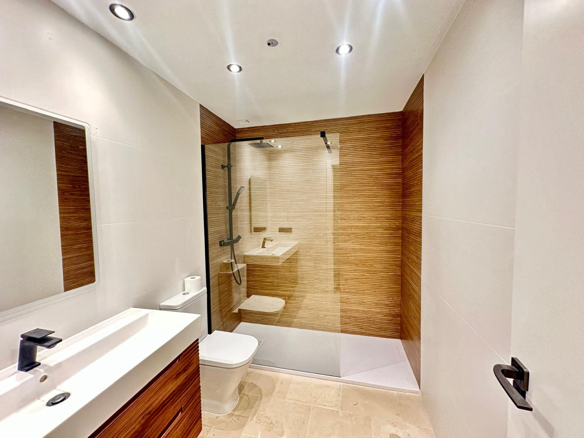 Immaculate 2 bedroom apartment in Guadalcantara, San Pedro town center