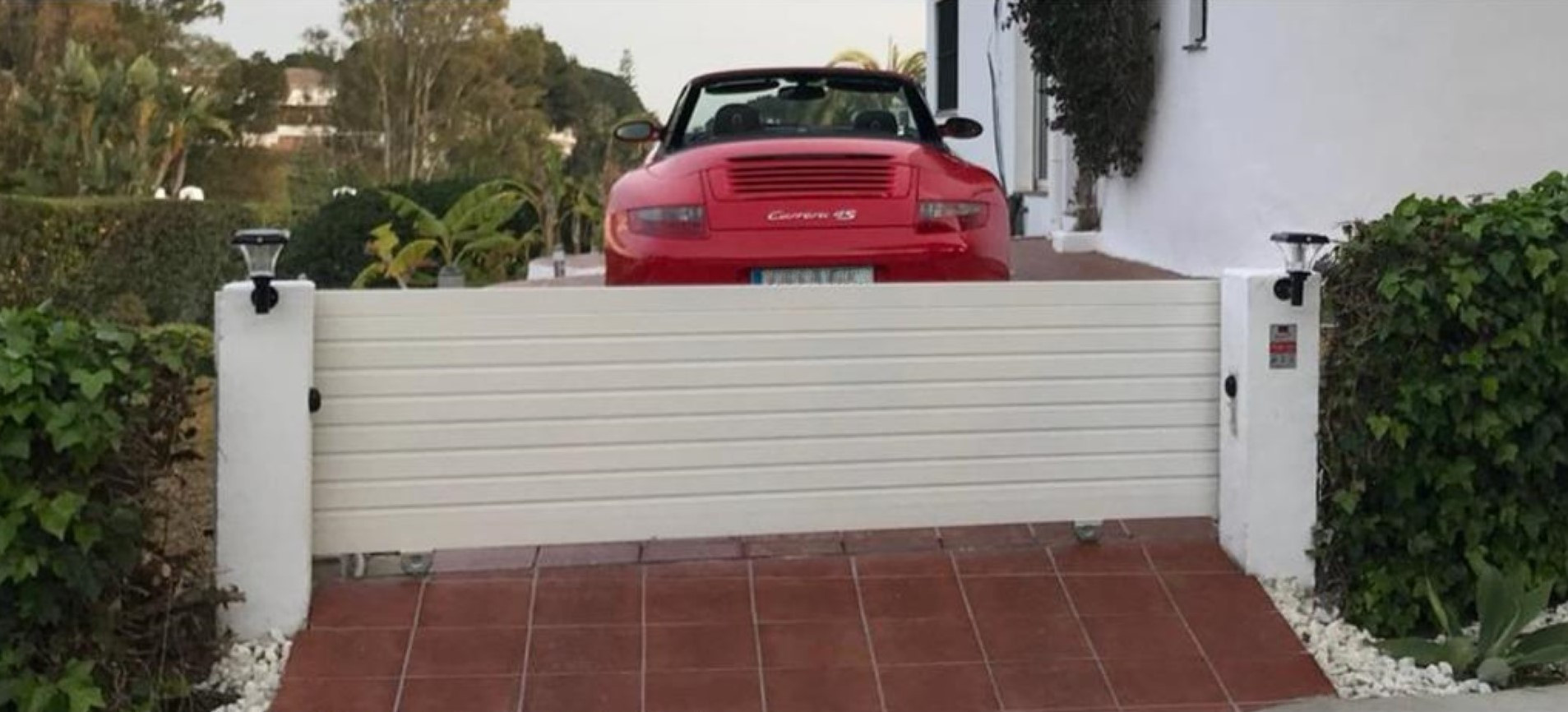 Elegante adosado de 4 dormitorios con espectaculares vistas al golf en Aloha, Nueva Andalucía