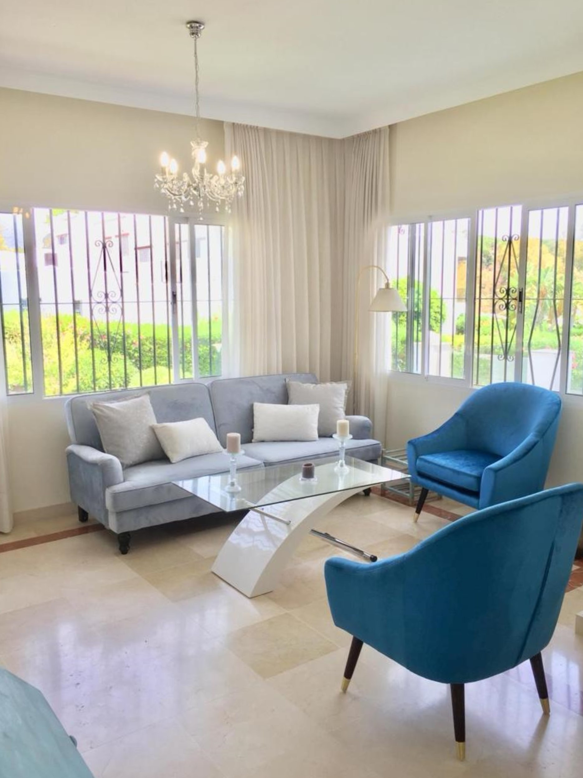 Elegante adosado de 4 dormitorios con espectaculares vistas al golf en Aloha, Nueva Andalucía