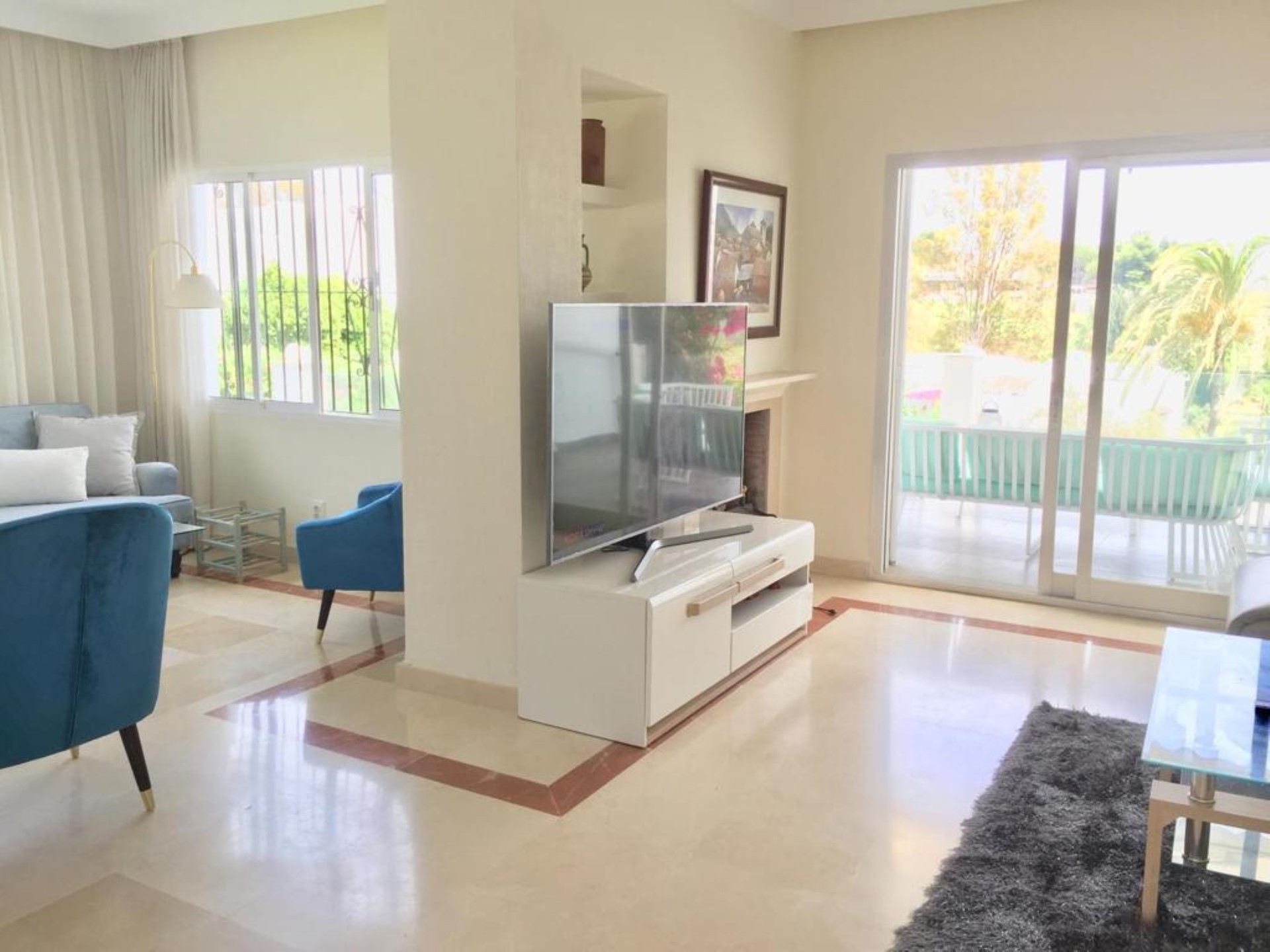 Elegante adosado de 4 dormitorios con espectaculares vistas al golf en Aloha, Nueva Andalucía