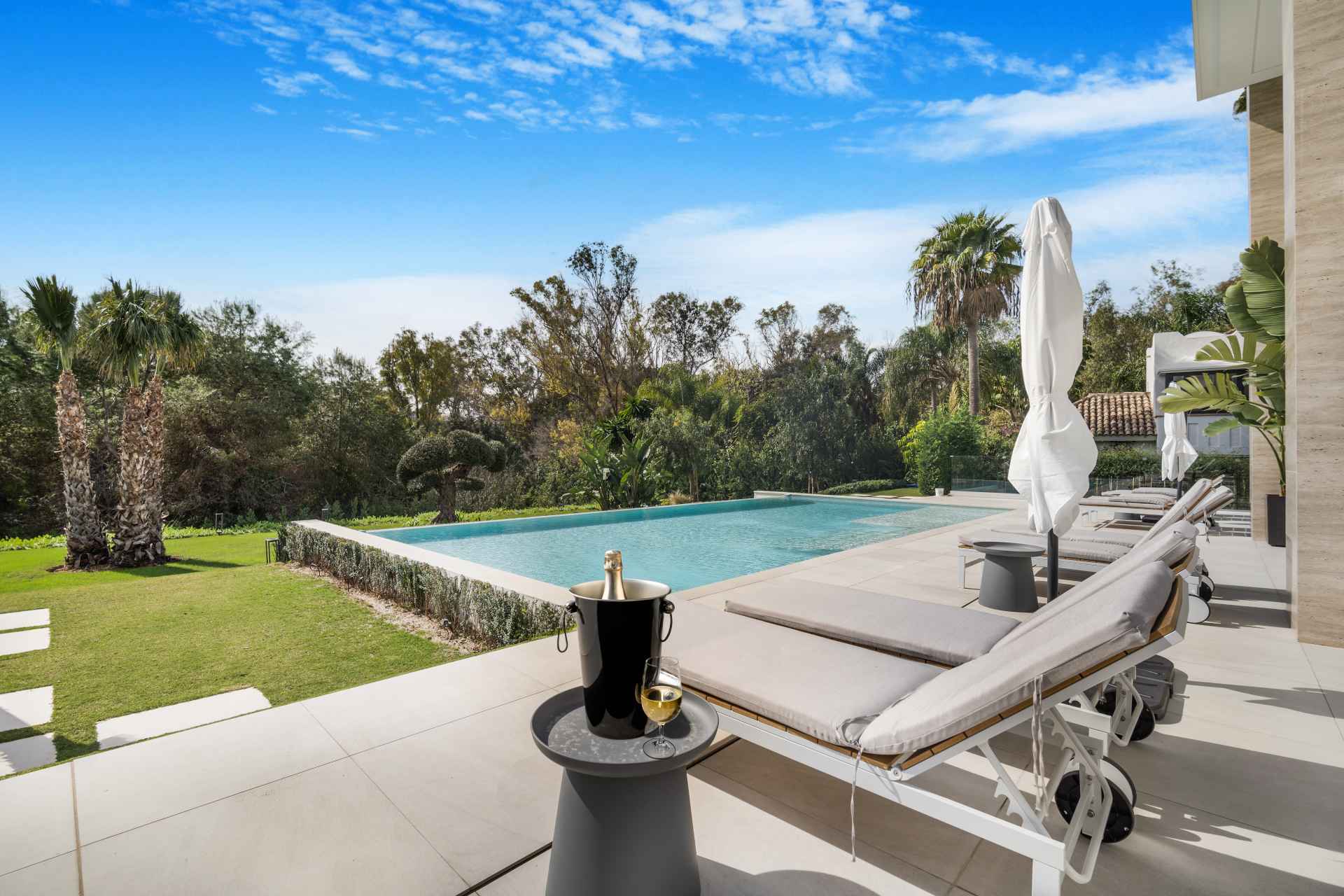 Exquisite villa in Villas del Marqués, Marbella Golden Mile
