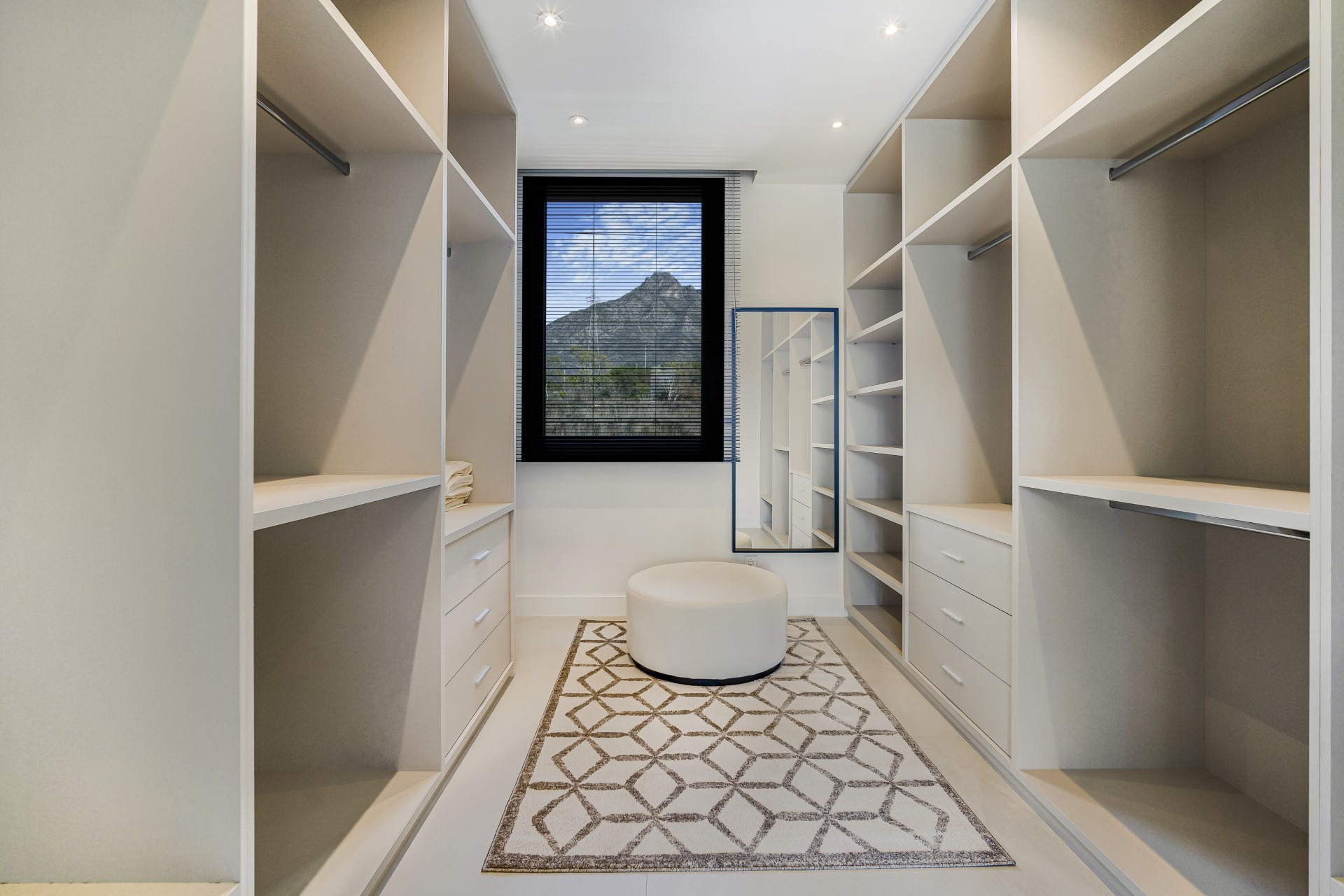 Exquisite villa in Villas del Marqués, Marbella Golden Mile
