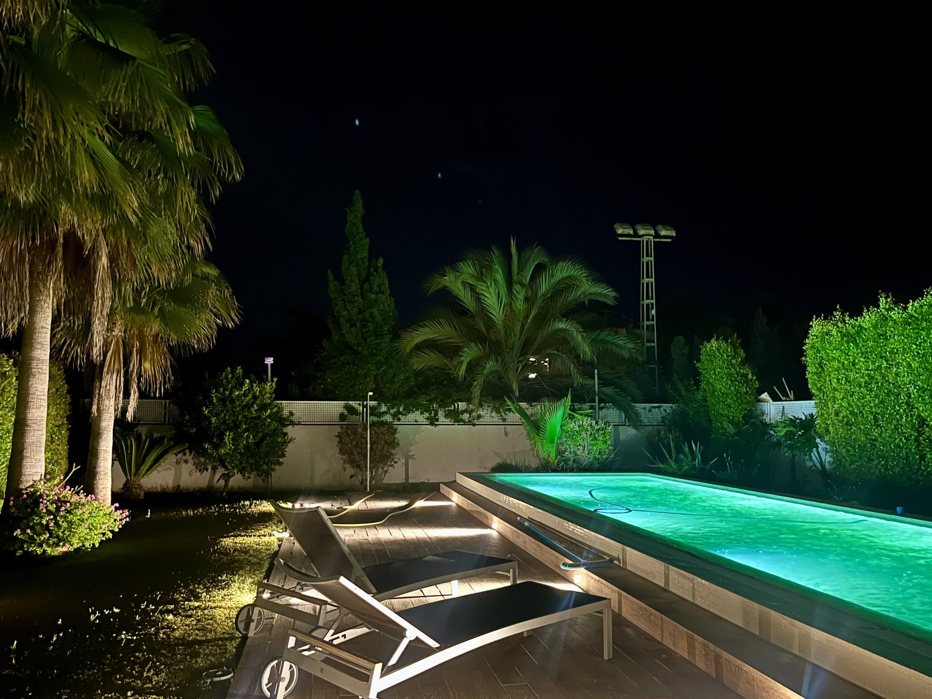 Villa contemporánea de 5 dormitorios en Marbesa, Marbella Este