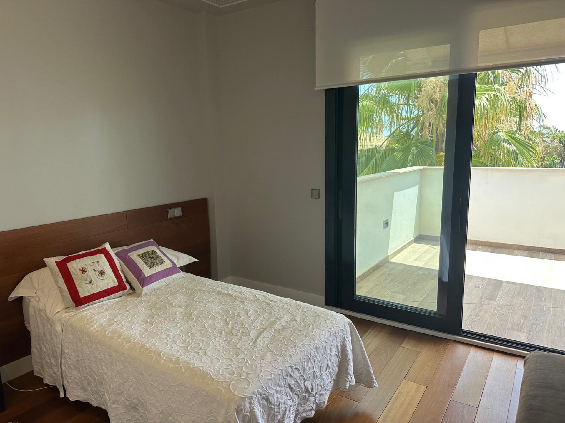 Villa contemporánea de 5 dormitorios en Marbesa, Marbella Este