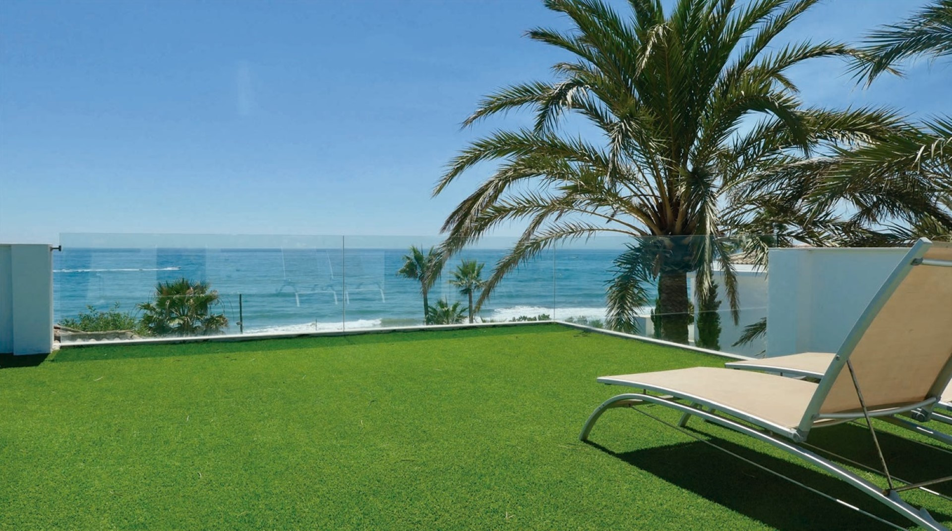 Villa contemporánea de 5 dormitorios en Marbesa, Marbella Este